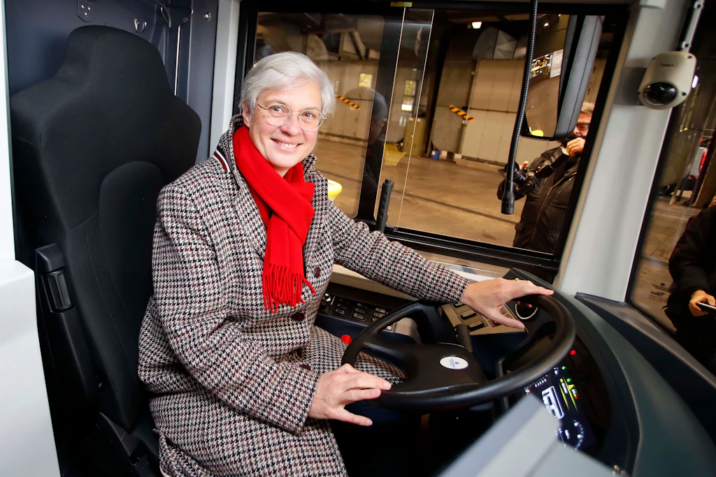 Jumbo-Bahnen, digitale Sammeltaxis: Das plant die neue Chefin der BVG