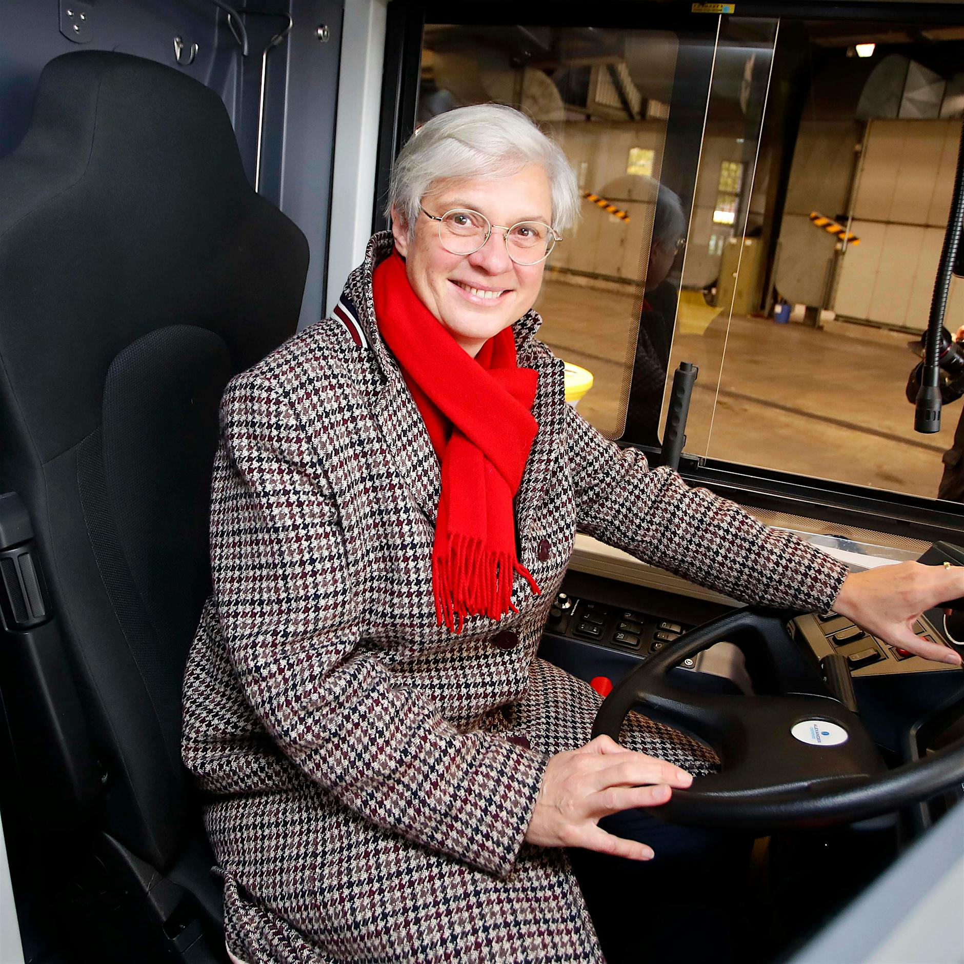 Jumbo-Bahnen, digitale Sammeltaxis: Das plant die neue Chefin der BVG