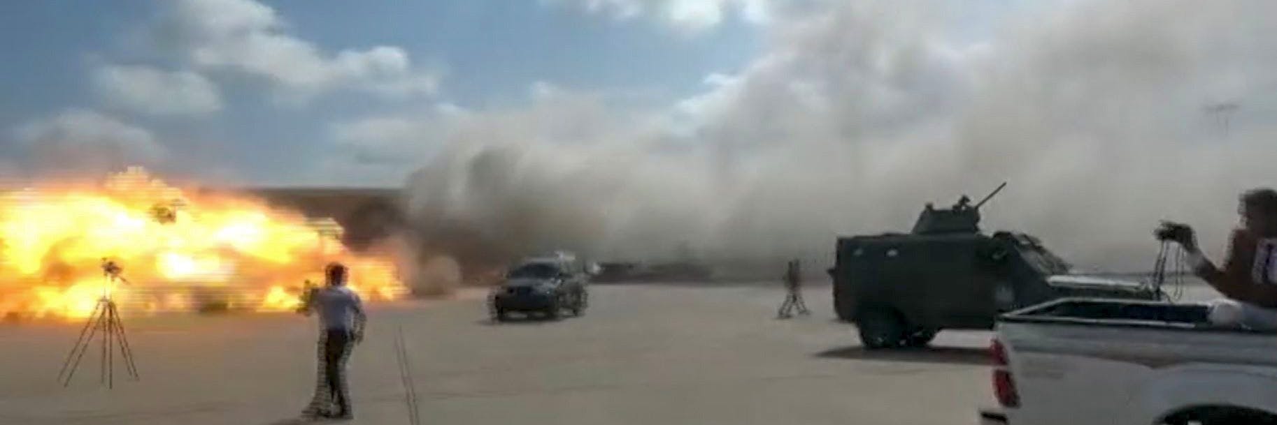 Das Standbild eines Videos zeigt die Explosion auf dem Flughafen der jemenitischen Stadt Aden.