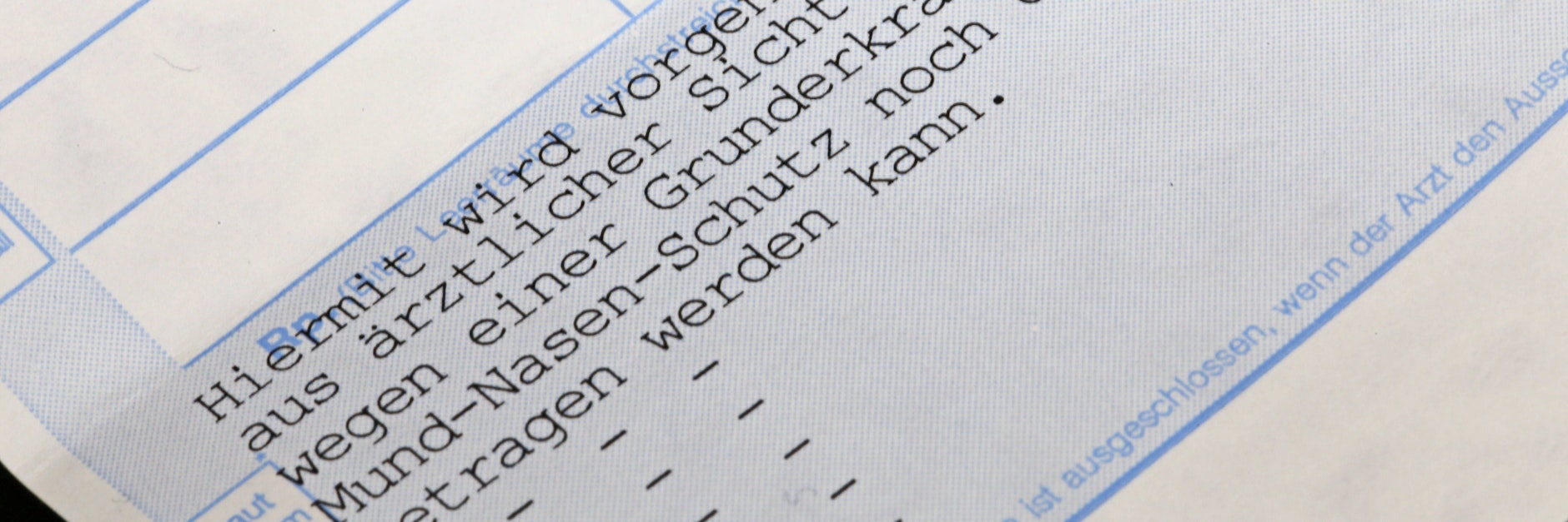 Ärztliches Attest zur Maskenbefreiung (Symbolbild).