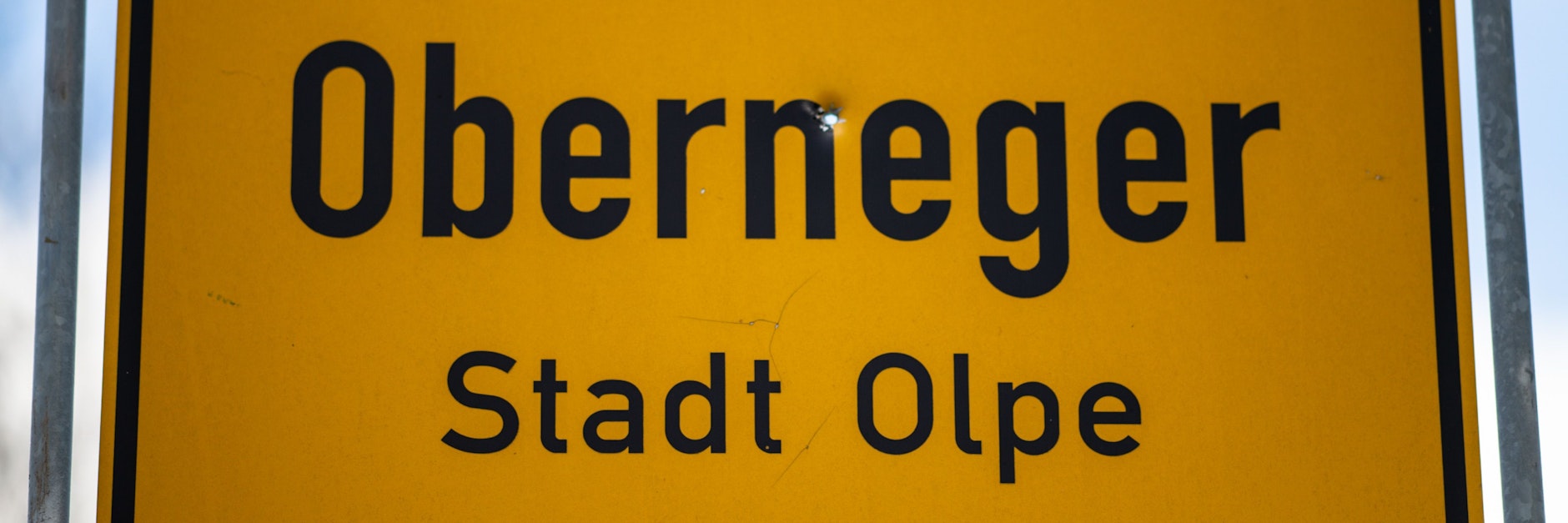 Die Namen sind mehrere Jahrhunderte alt. Rund 400 Menschen wohnen hier, und niemand unterstellt ihnen rassistische Neigungen.