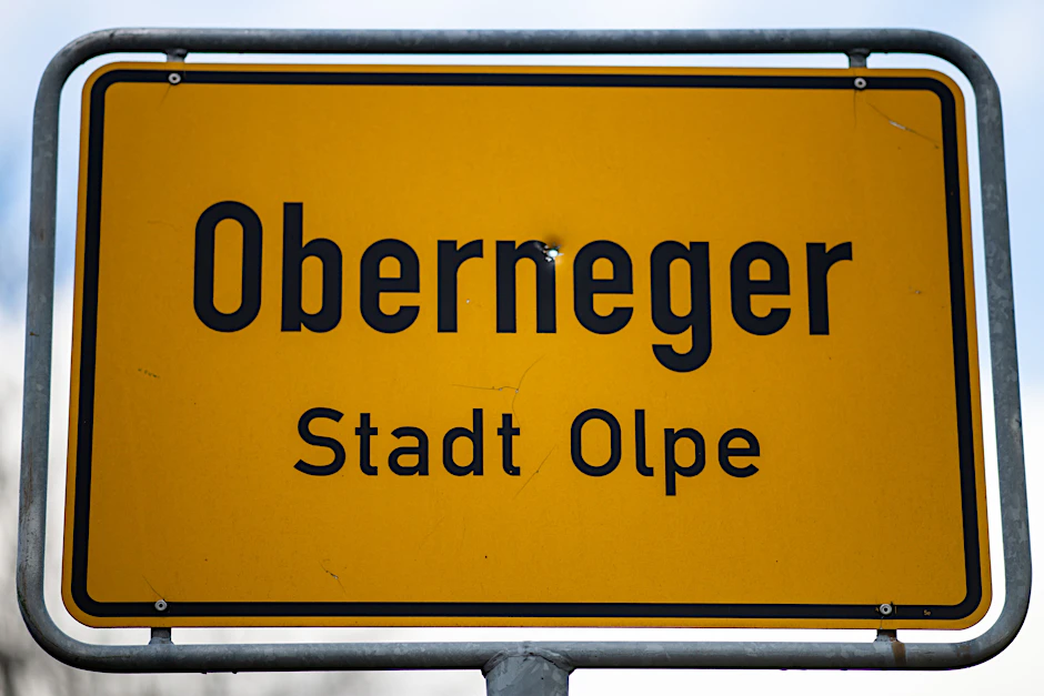 Die Namen sind mehrere Jahrhunderte alt. Rund 400 Menschen wohnen hier, und niemand unterstellt ihnen rassistische Neigungen.