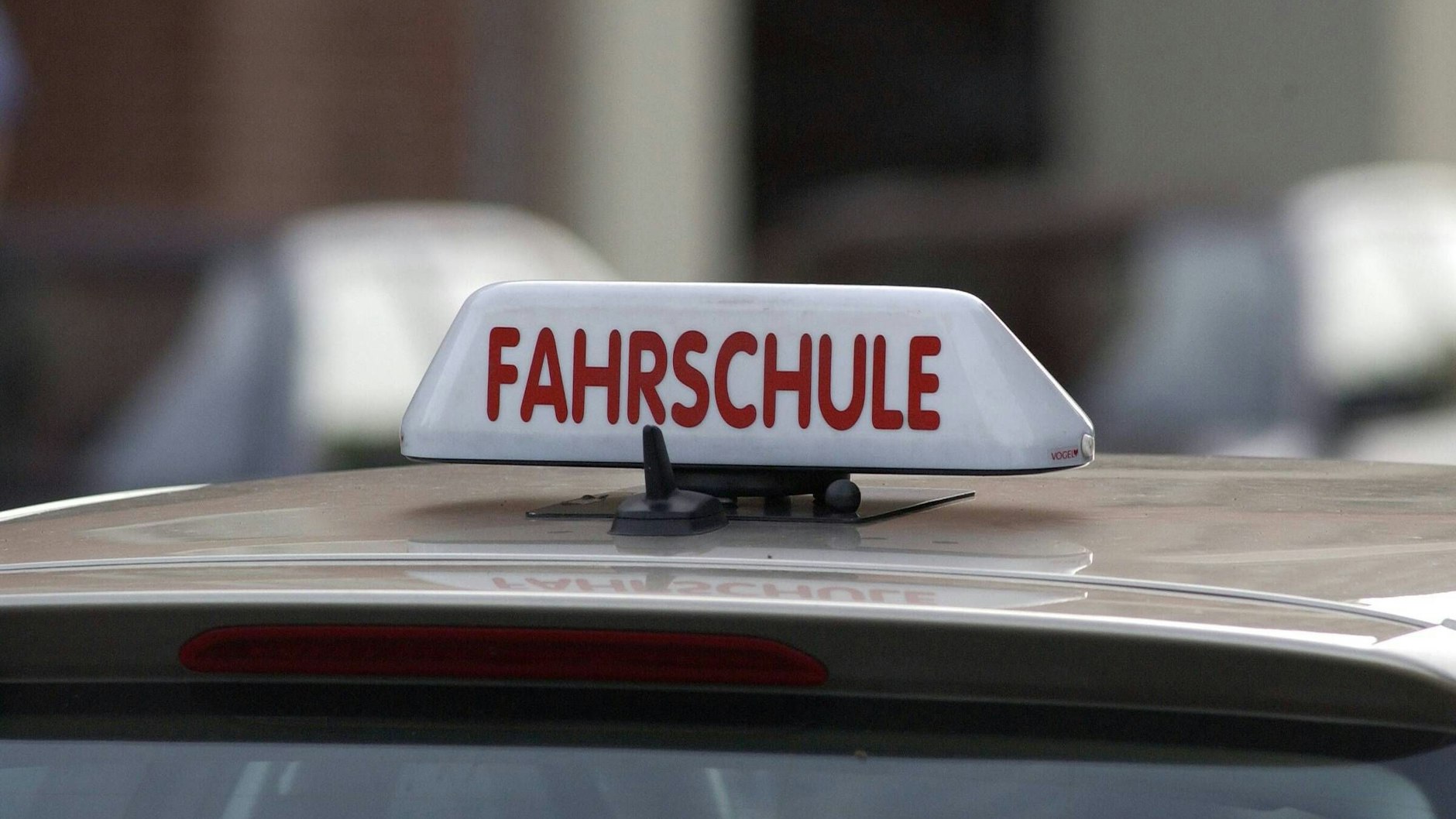 Feedback-Gespräche und digitale Dokumentation – auch die Fahrprüfung wird moderner. (Symbolbild)