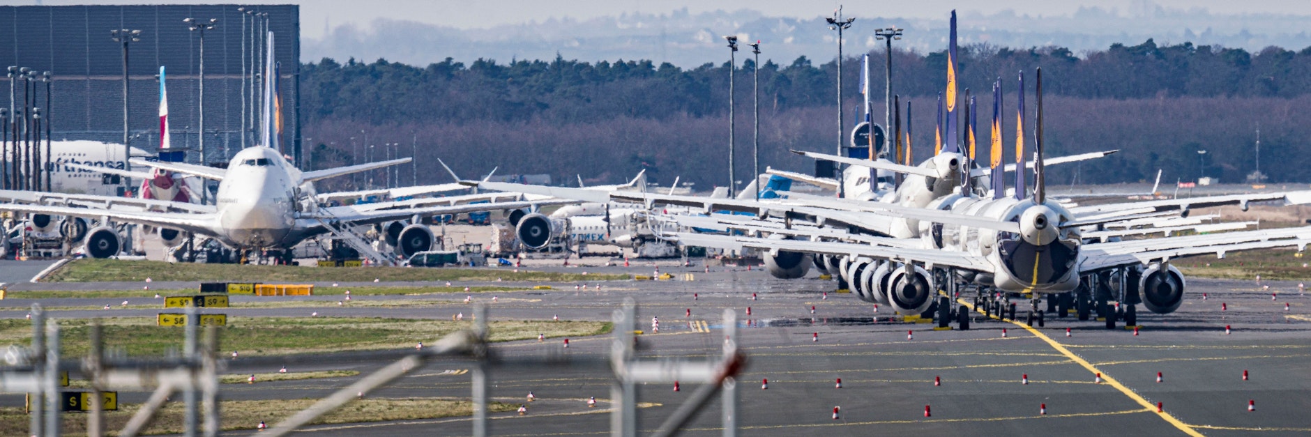 Lufthansa-Maschinen am Frankfurter Flughafen – über die Weihnachtstage werden sie verstärkt wieder abheben.&nbsp;