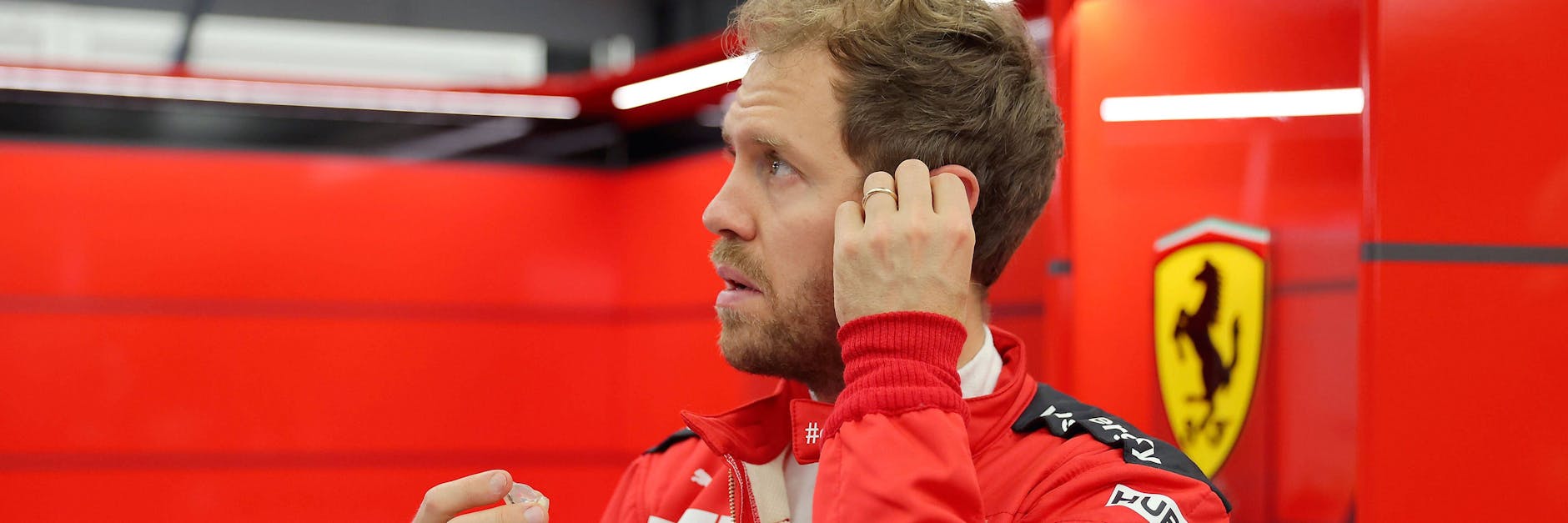 Sebastian Vettel bezieht in der Wüste von Bahrain die nächste wüste Niederlage. 