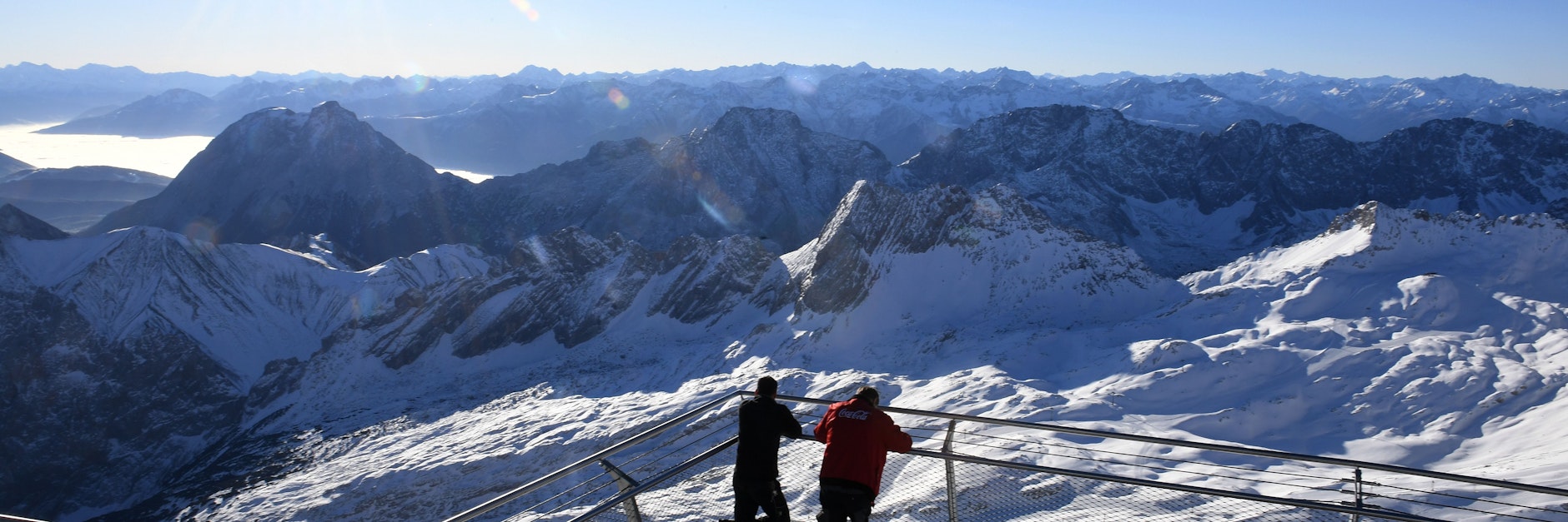 Das geschlossene Skigebiet auf der Zugspitze in Bayern. Skifahren ist in der Corona-Krise nicht möglich. 
