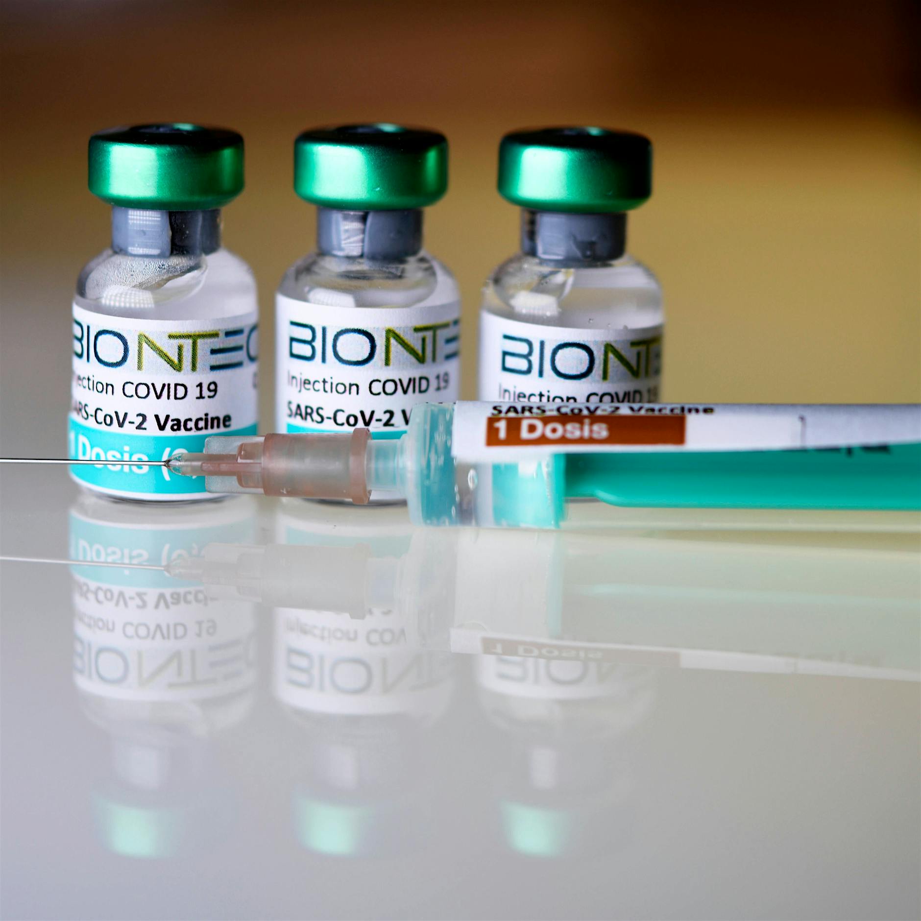 Corona: Wie sicher sind die in Rekordgeschwindigkeit entwickelten Impfstoffe?