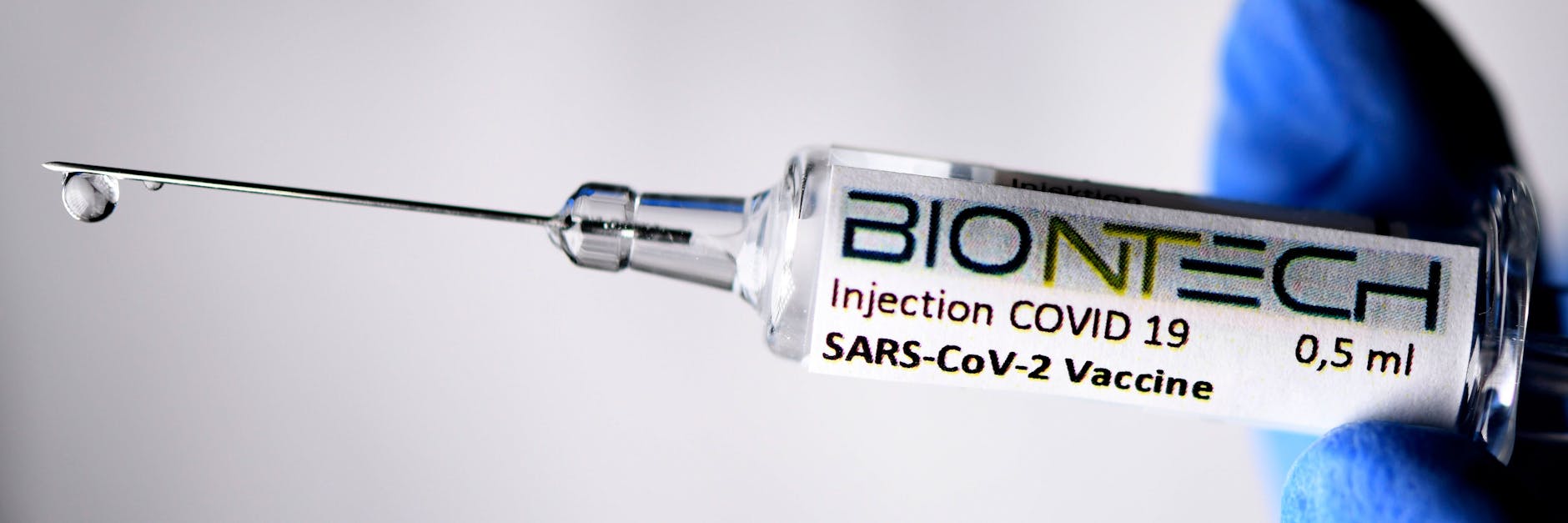 Der Corona-Impfstoff wird bereits produziert. Zugelassen ist er bisher noch nicht.