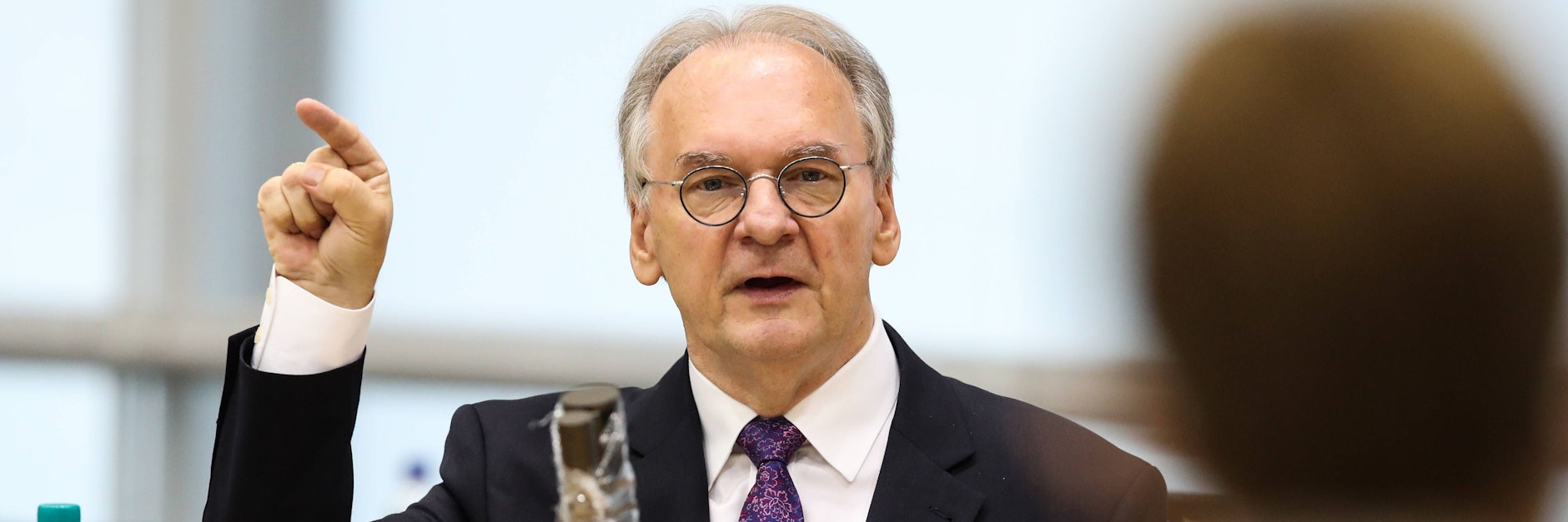 Sachsen-Anhalts Ministerpräsident Reiner Haseloff (CDU) zieht den Gesetzentwurf zur Erhöhung der Rundfunkgebühren zurück.