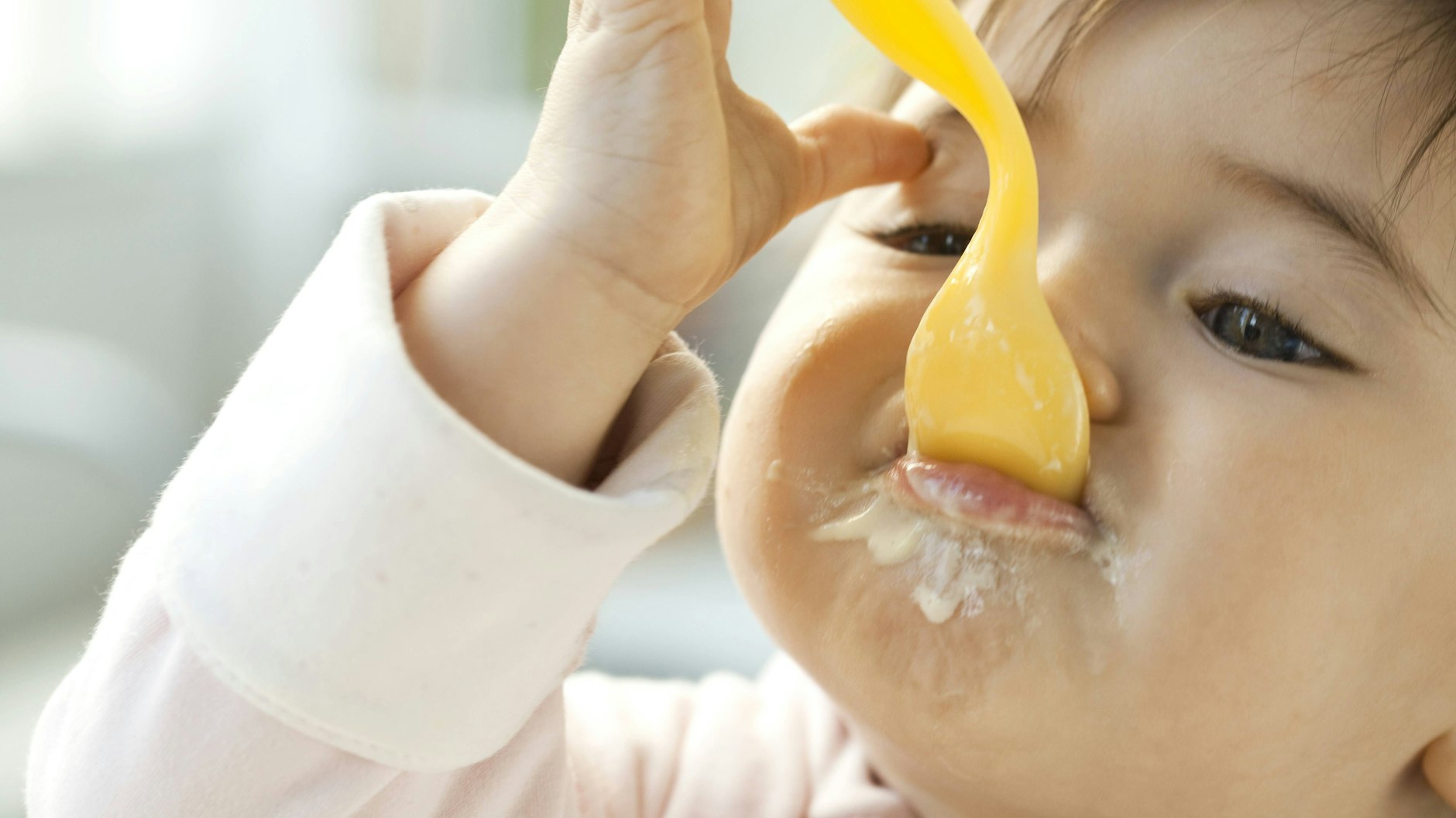 Babys wollen gern allein essen.