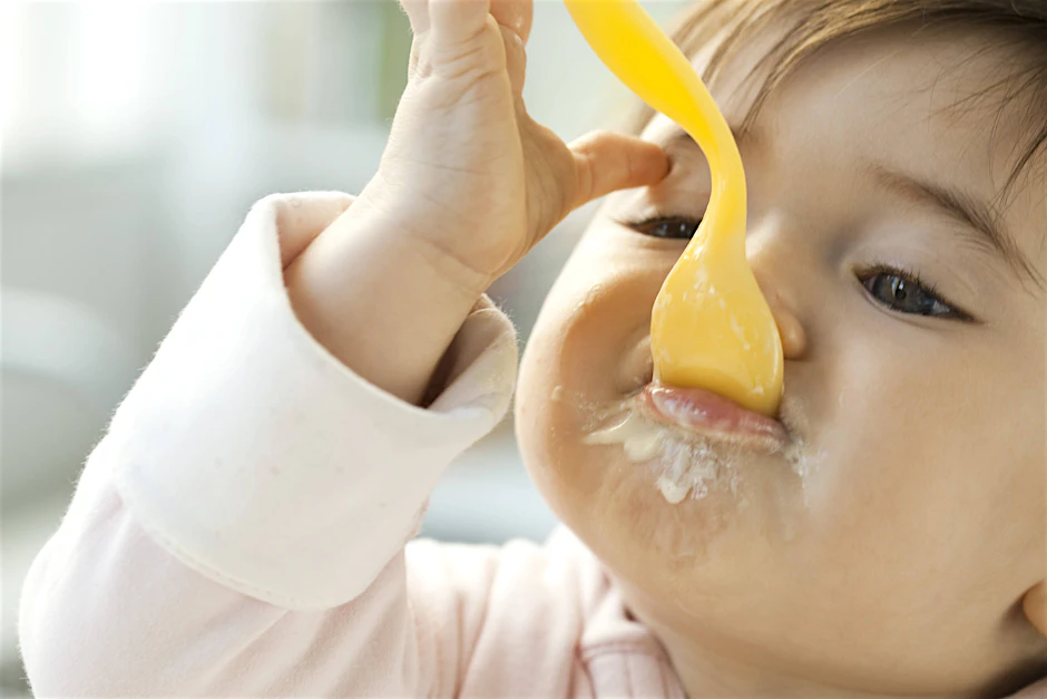 Babys wollen gern allein essen.