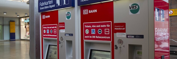 Bahnkunden müssen sich nicht nur mit „Frau“ oder „Herr