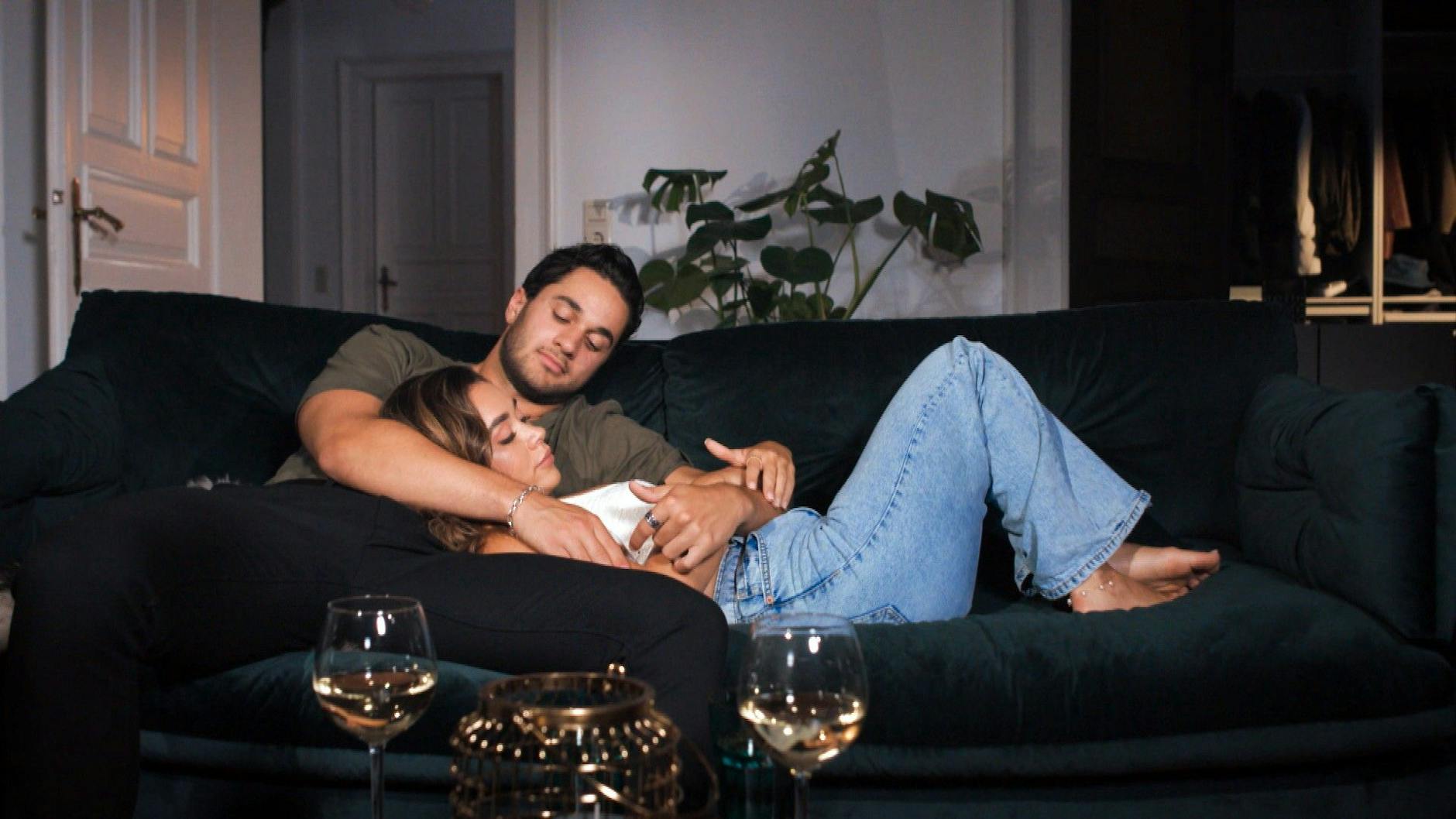 Ein letztes Kuscheln im Finale: „Bachelorette“ Melissa und Kandidat Leander.