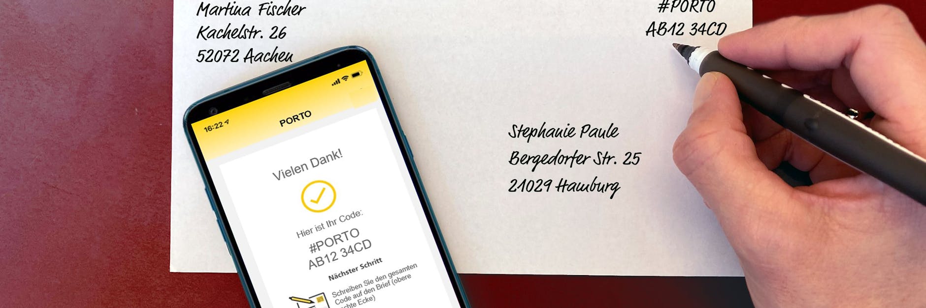Der in der „Post & DHL“-App generierte Porto-Code wird einfach auf den Briefumschlag geschrieben.