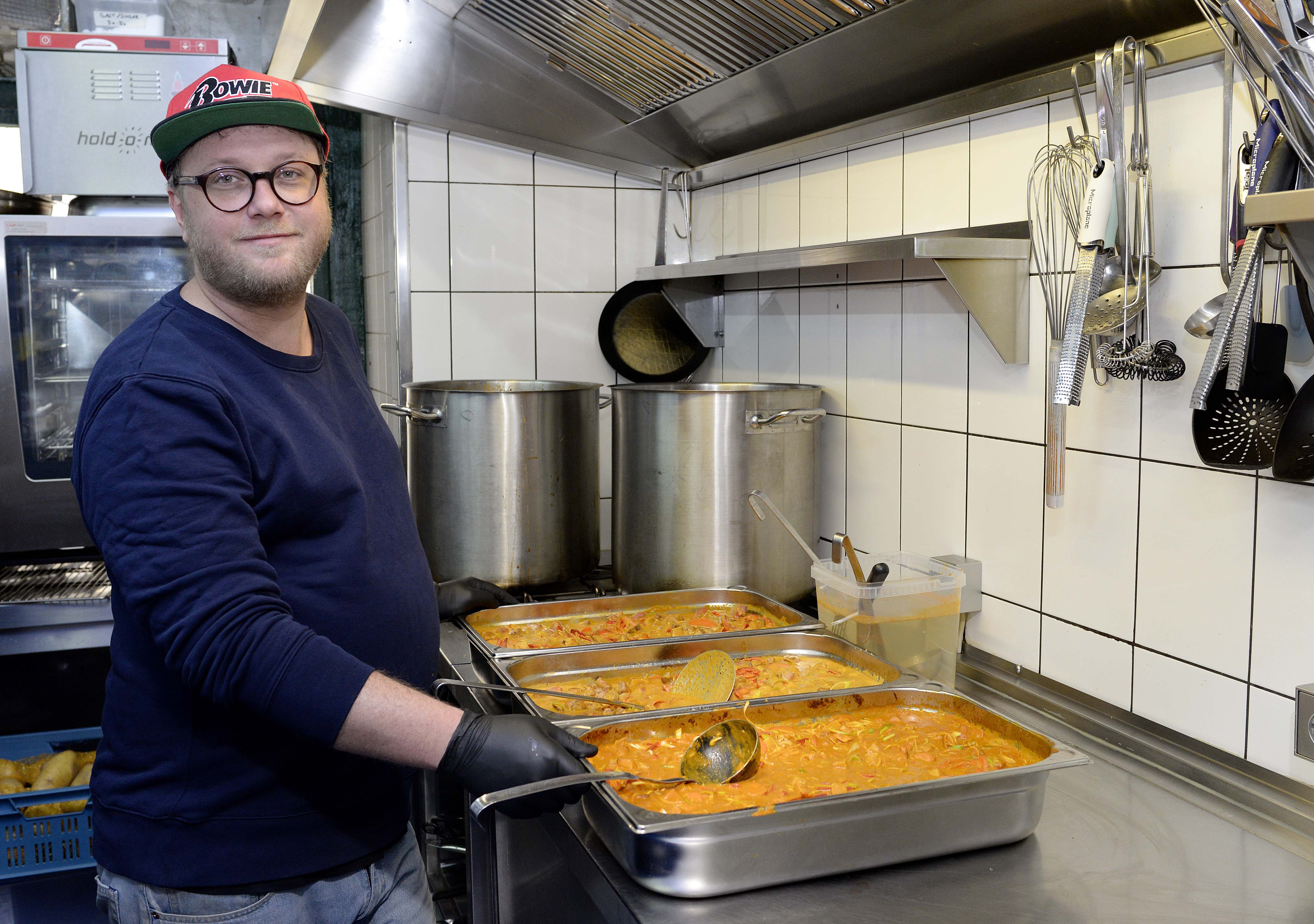 Trotz Schließung: Restaurant Kocht Für Die Corona-Helden