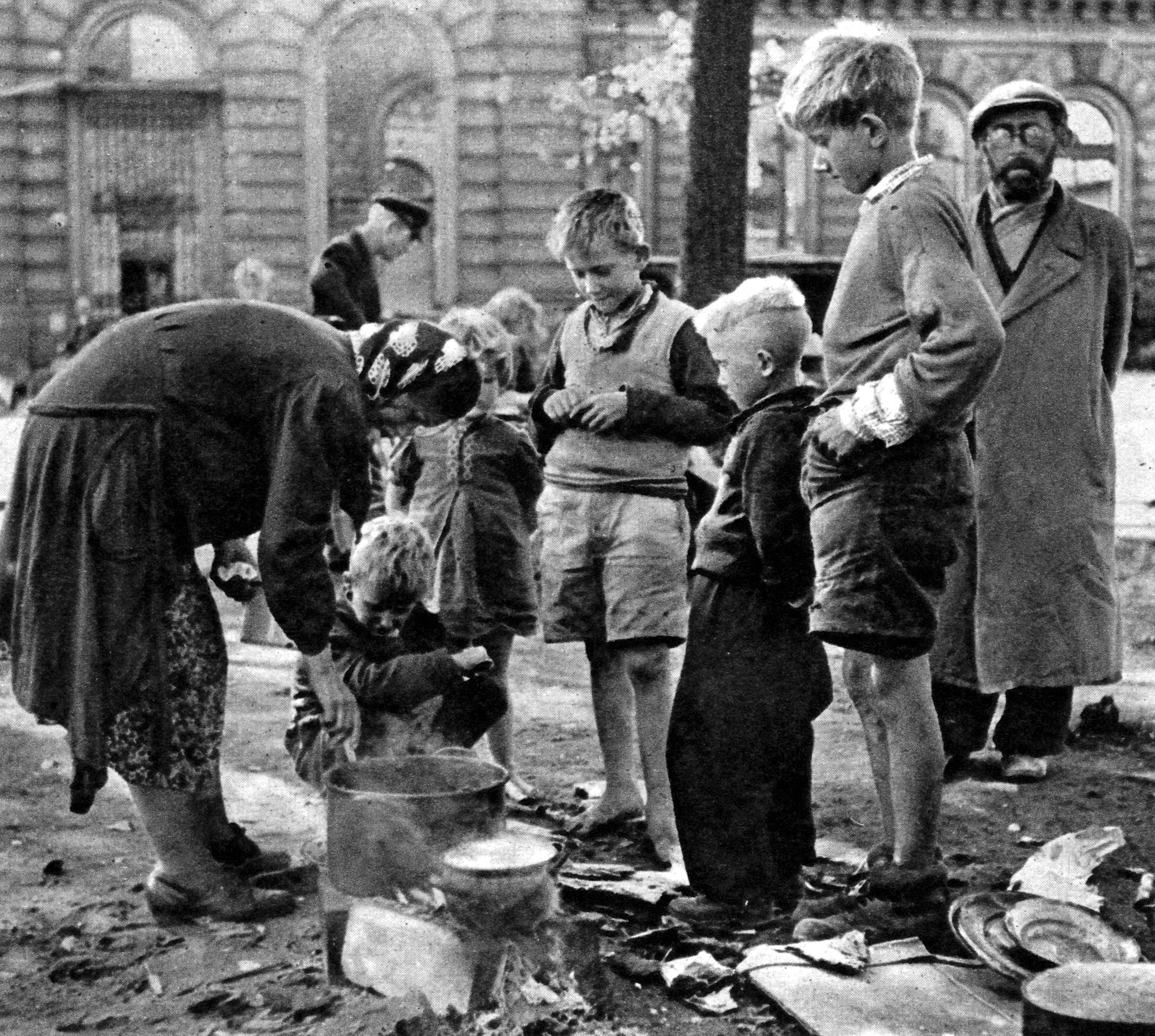 75 Jahre Ende Des Zweiten Weltkriegs: 5. Teil : In Den Ruinen Von Berlin