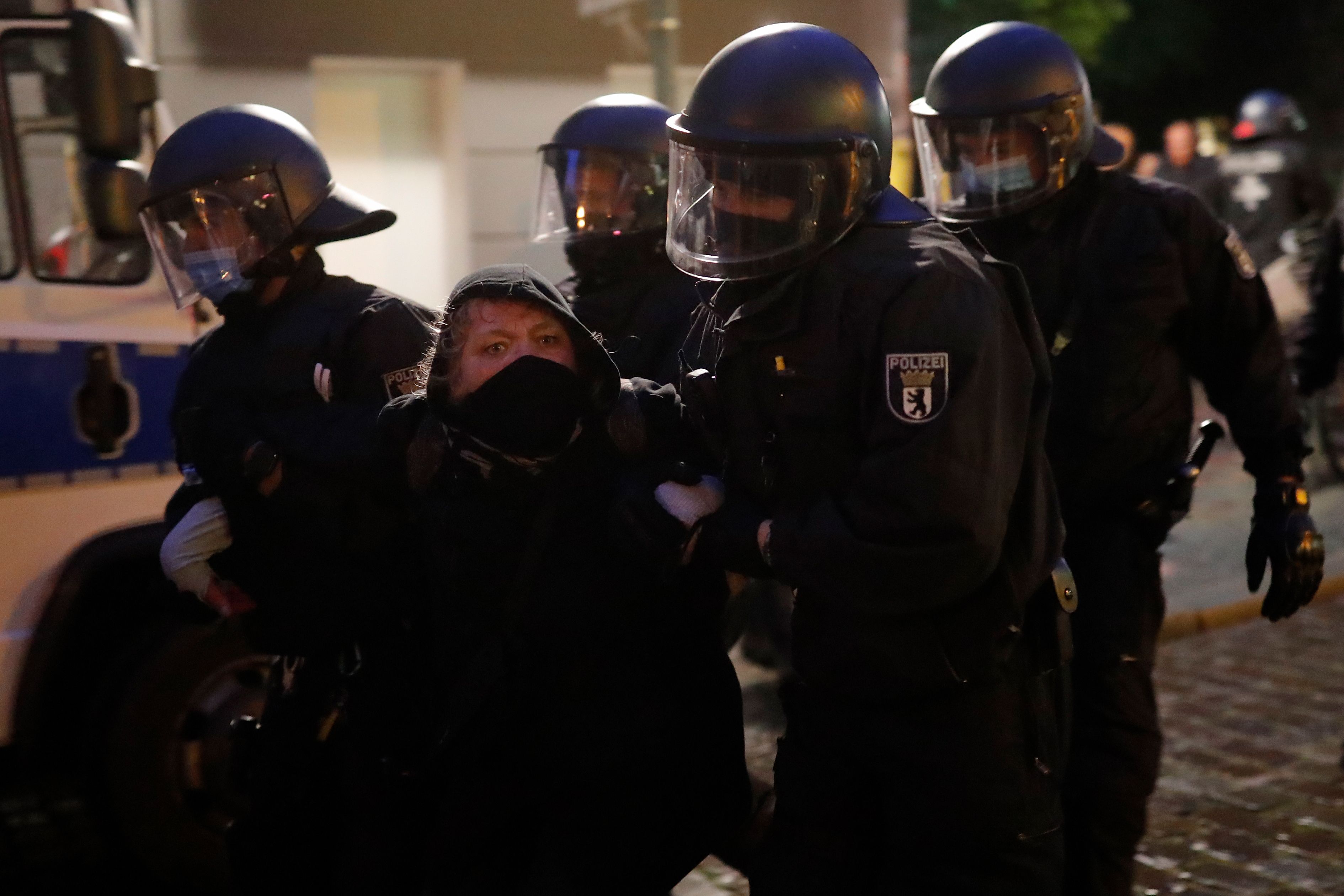 Tausende Demonstranten, Mehrere Festnahmen, Verletzte Polizisten