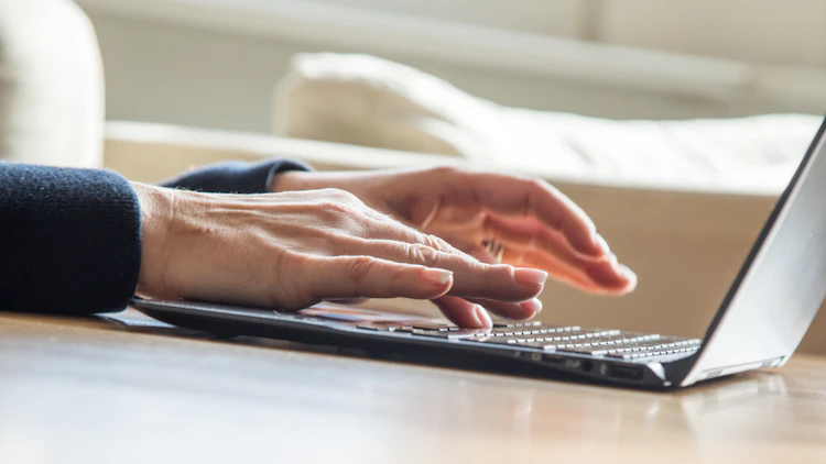 Muss ich im Homeoffice meinen privaten PC nutzen?