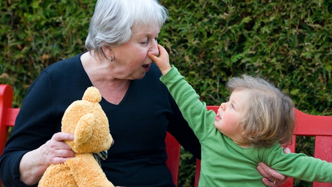 Wenn die Verbote wegfallen CoronaKrise Enkel dürfen wieder zu Oma Wenn die Verbote wegfallen CoronaKrise Enkel dürfen wieder zu Oma