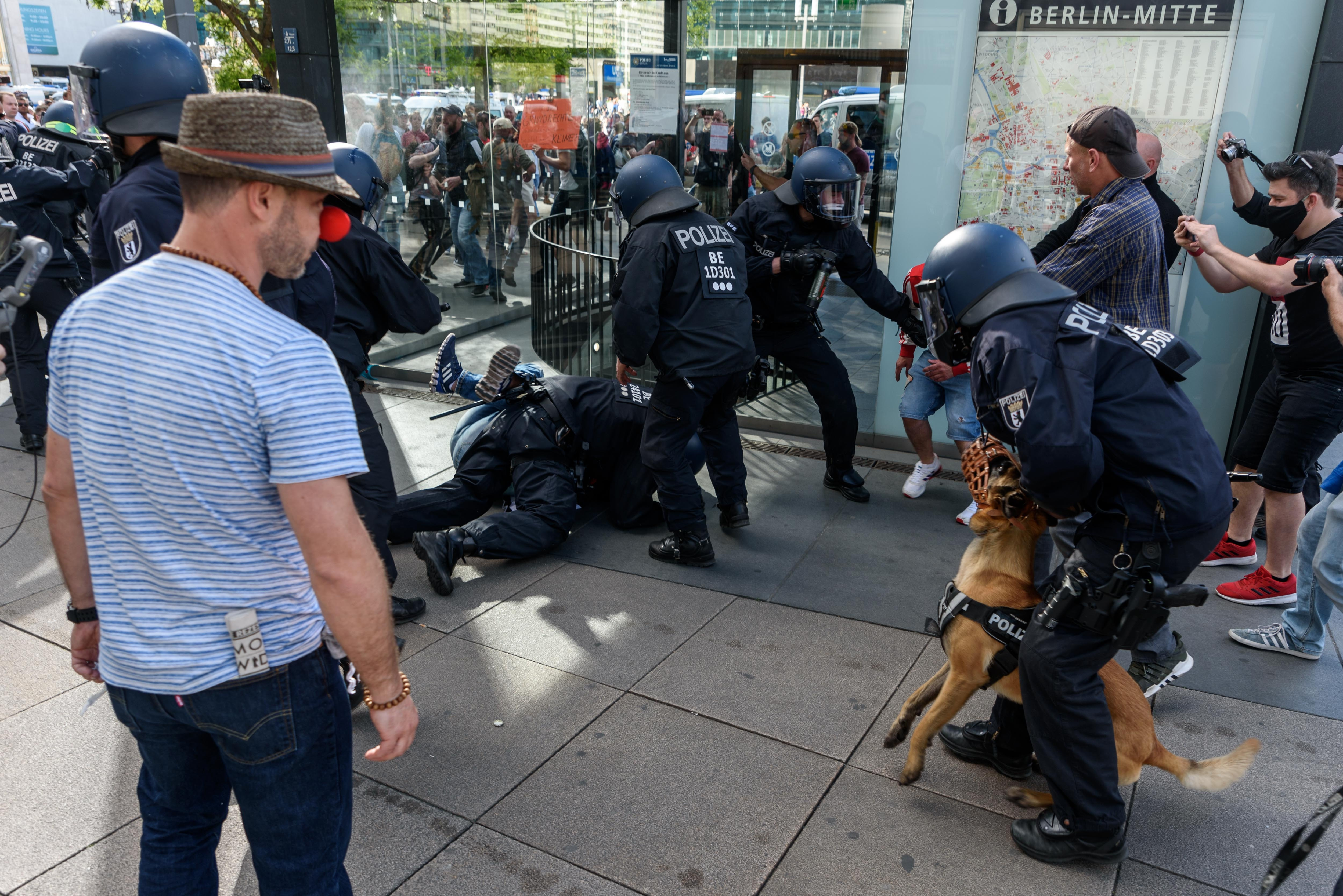 Corona-Demo Am Alex : Hat Die Polizei In Berlin überreagiert?