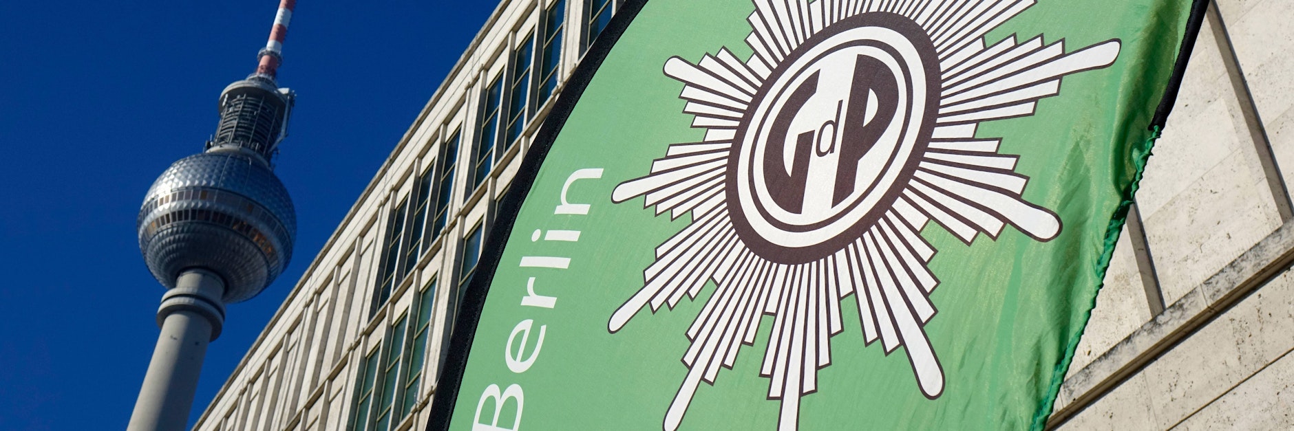 „Wenn die Abgeordneten die deutlichen Töne aus anderen Bundesländern ignorieren, handeln sie absolut verantwortungslos“, warnt der Berliner GdP-Chef Norbert Cioma.