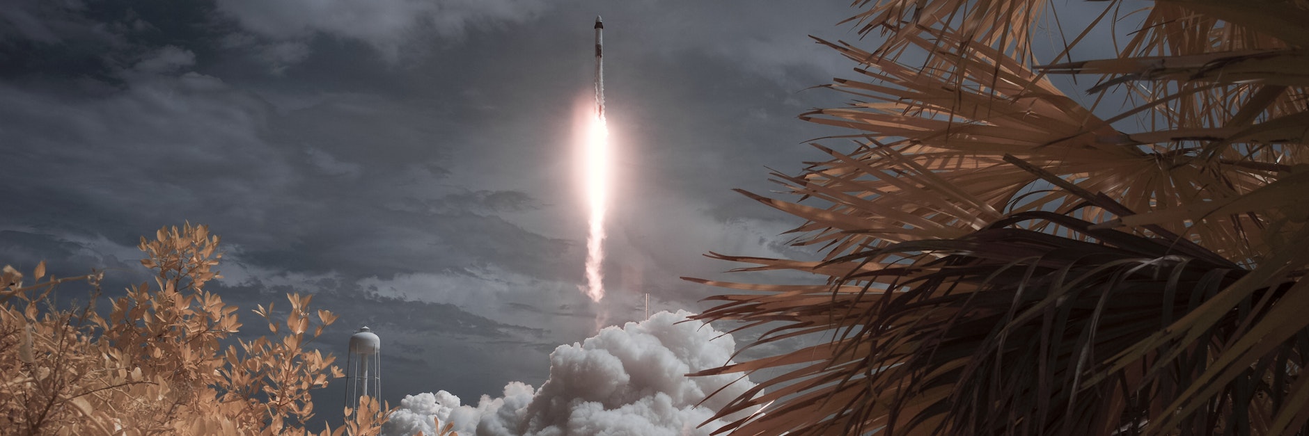 Eine SpaceX «Falcon 9»-Rakete startet mit den NASA-Astronauten Hurley und Behnken in der Besatzungskapsel der Dragon im Kennedy Space Center. Nach knapp neunjähriger Pause sind mit dem zweiten Startversuch erstmals wieder Astronauten von den USA aus zur Internationalen Raumstation ISS gestartet.&nbsp;