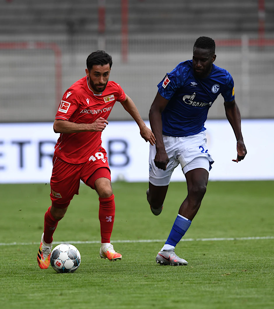 Yunus Malli&nbsp; – hier im Duell mit Schalkes Salif Sané – konnte die in ihn gesteckten Erwartungen beim 1. FC Union nie wirklich erfüllen.