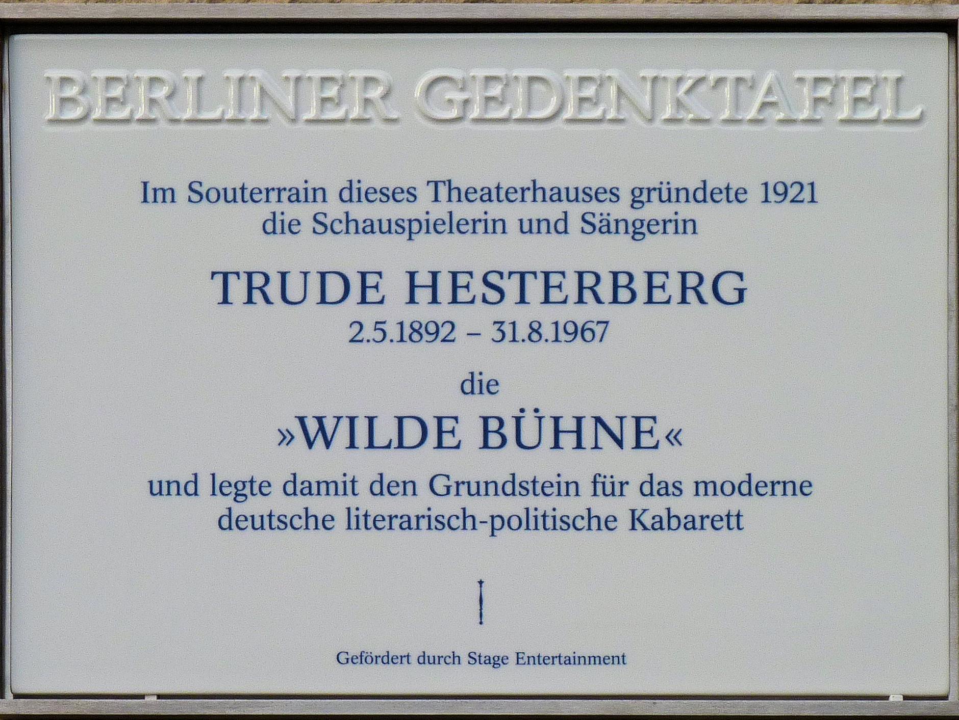Gedenkplakette für Trude Hesterberg in der Kantstraße