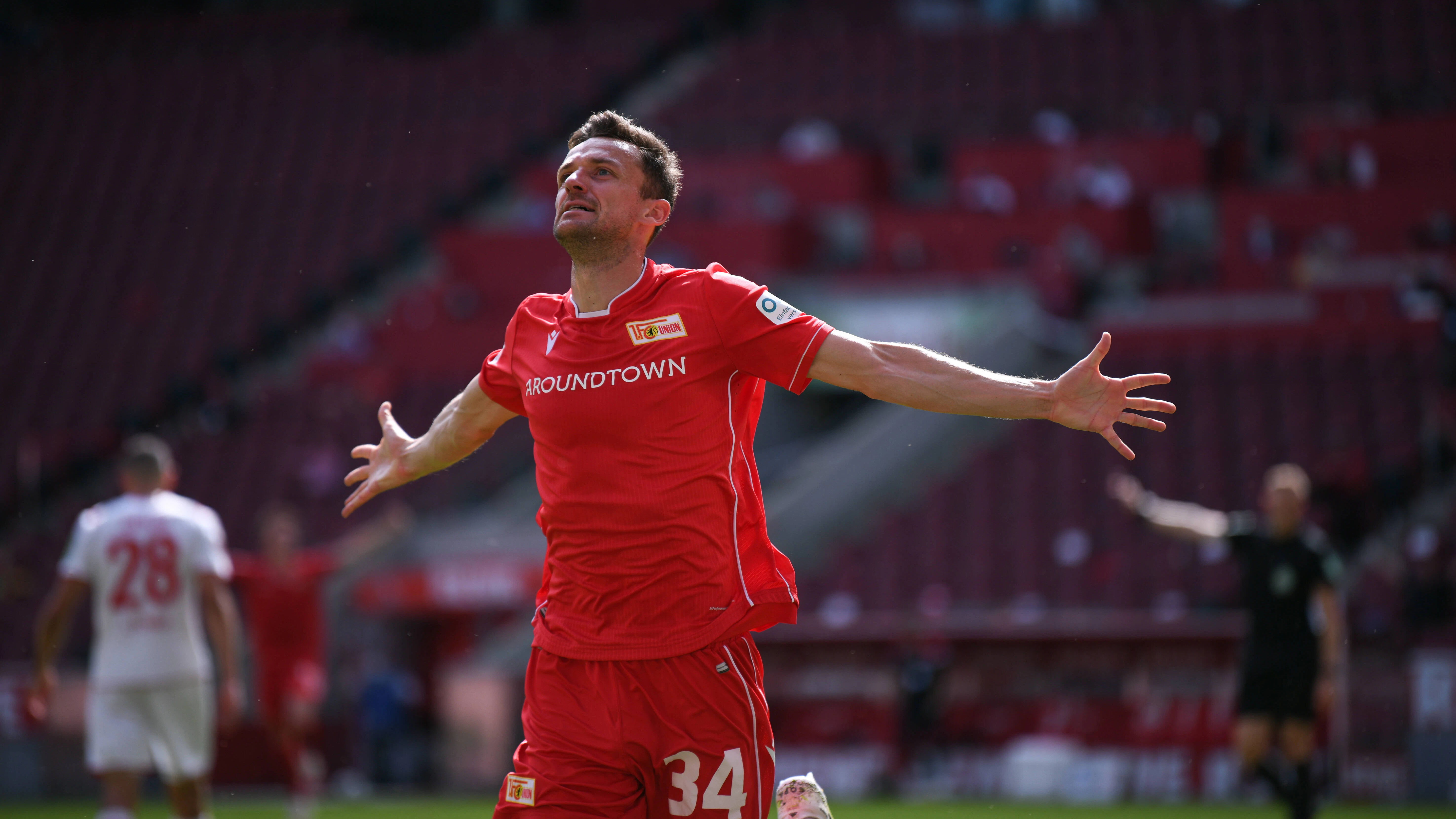 Mit weit ausgebreiteten Armen feiert Unions Christian Gentner sein Tor zum 2:0.