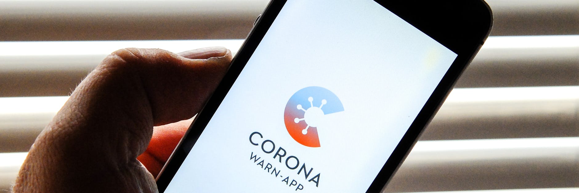 Der Startschirm einer Corona Warn-App. Sie soll dabei helfen, Infektionsketten frühzeitig zu erkennen.