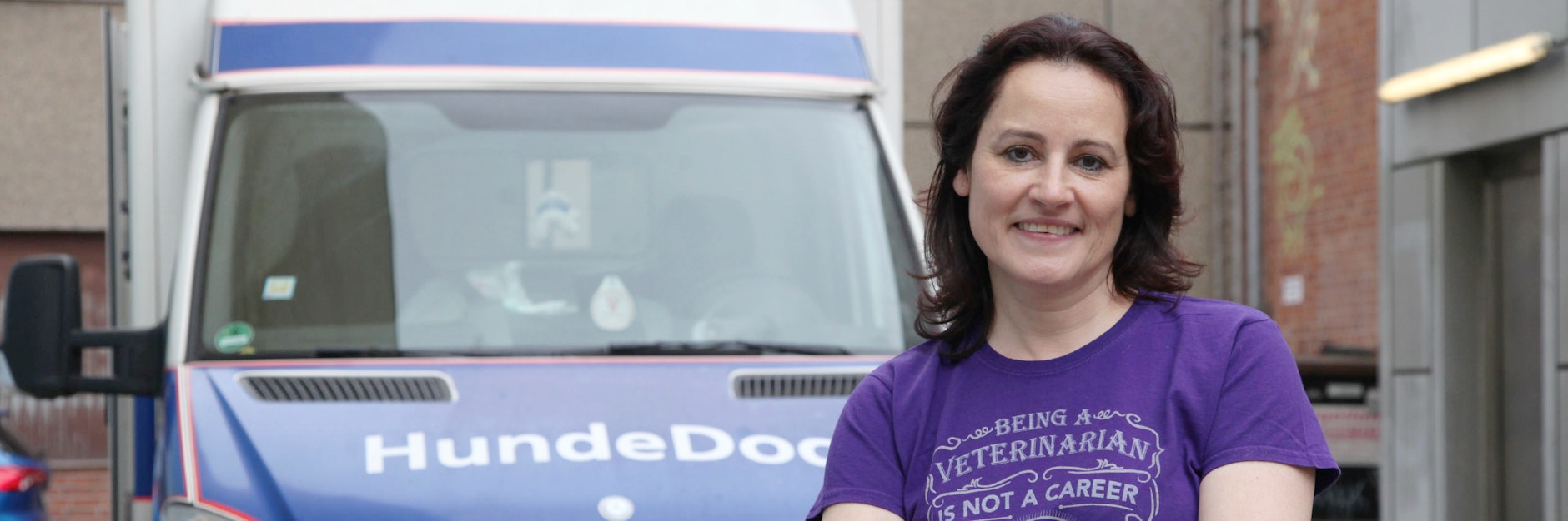 Jeanette Klemmt (51) verarztet in ihrem Rettungswagen seit 20 Jahren Tiere auf Spendenbasis.