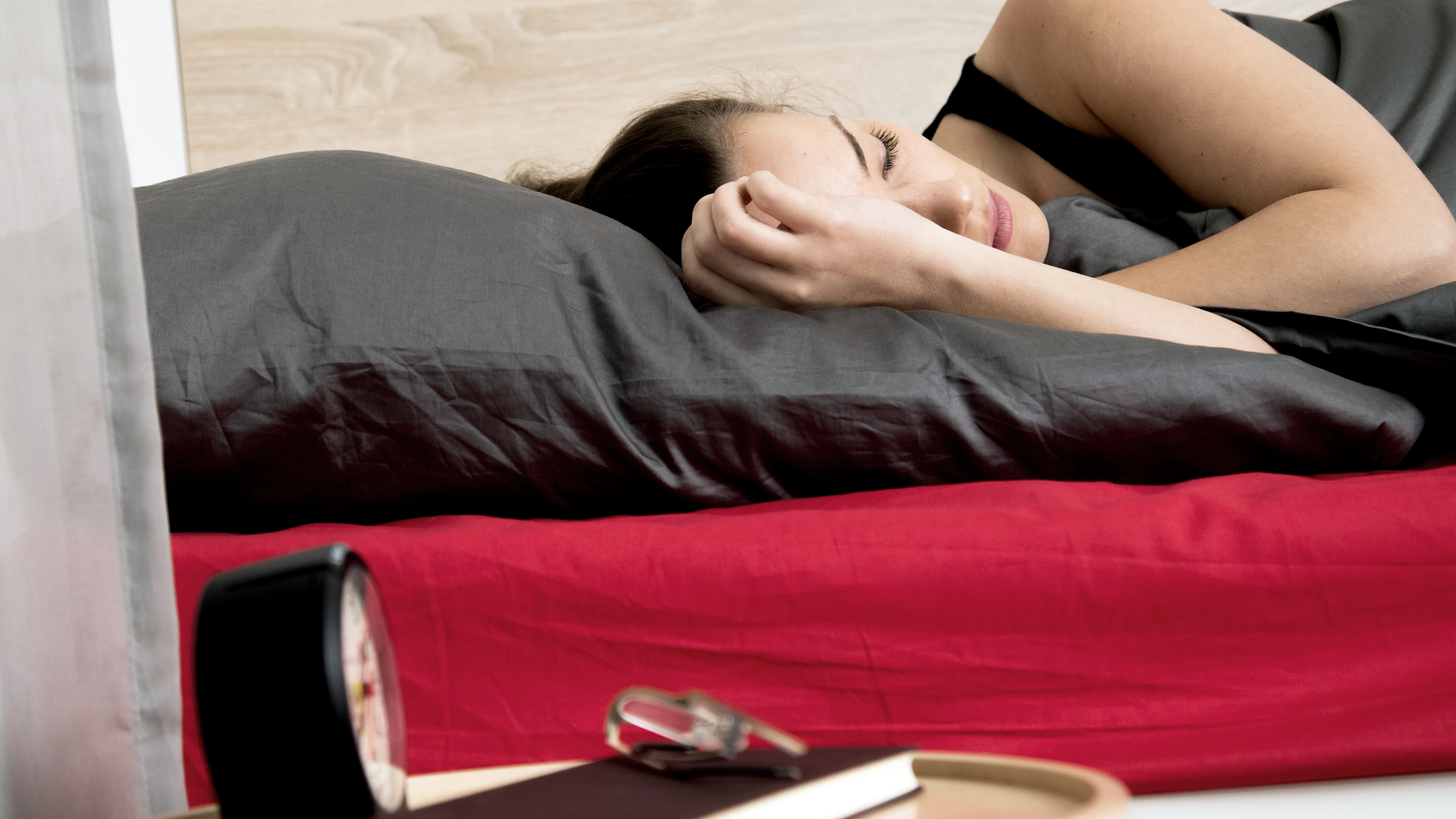 Schlafen erlaubt - und im Homeoffice einfach umzusetzen: Nach einem Powernap arbeitet es sich wieder konzentrierter.