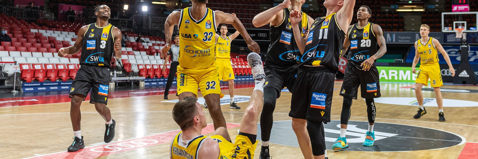 Beim 87:89-Sieg gegen Ludwigsburg fiel Albatros Martin Hermannsson nach hinten, direkt aufs Steißbein.