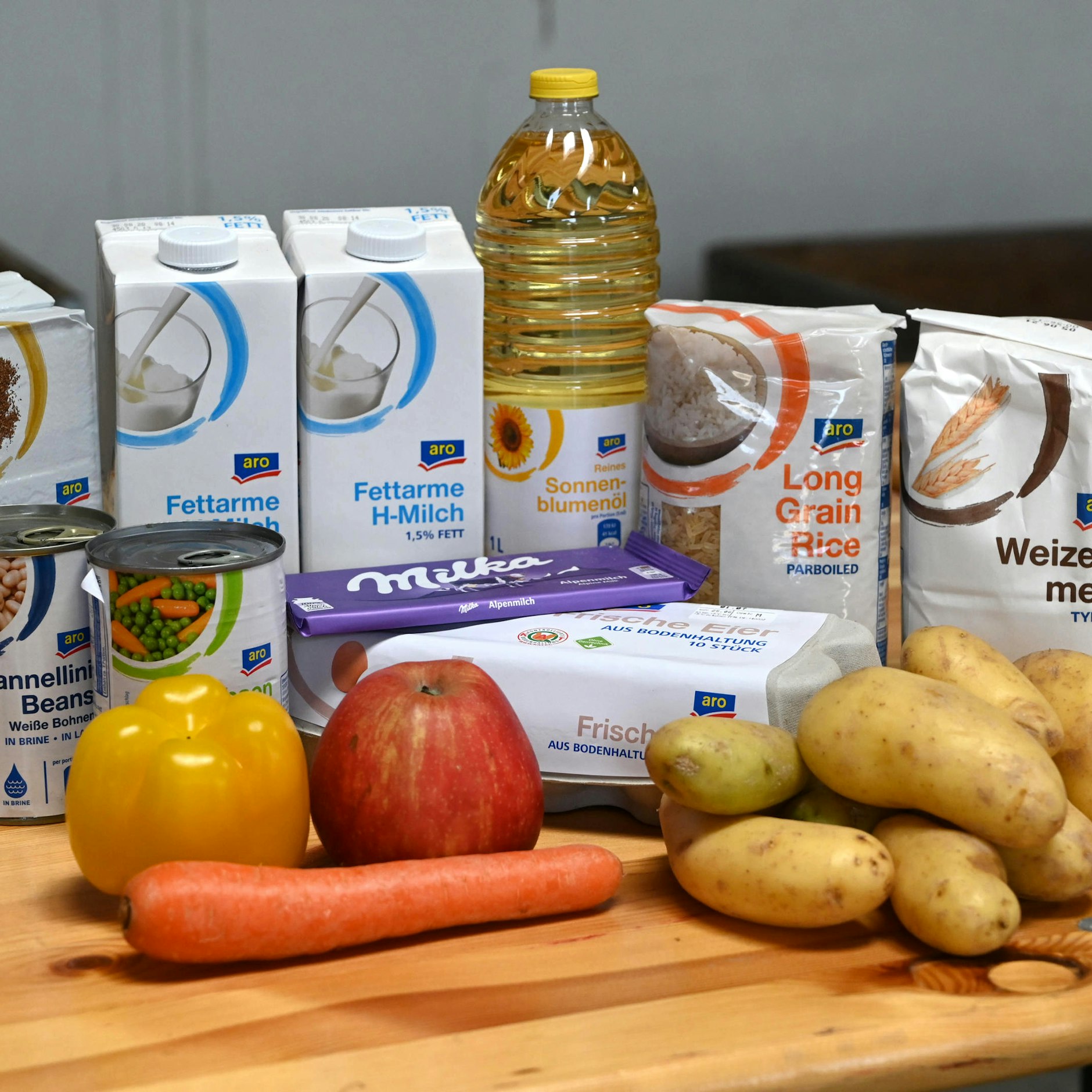 Es sind sehr preisgünstig eingekaufte Lebensmittel, die an die Bewohner verteilt werden.<br><br>&nbsp;