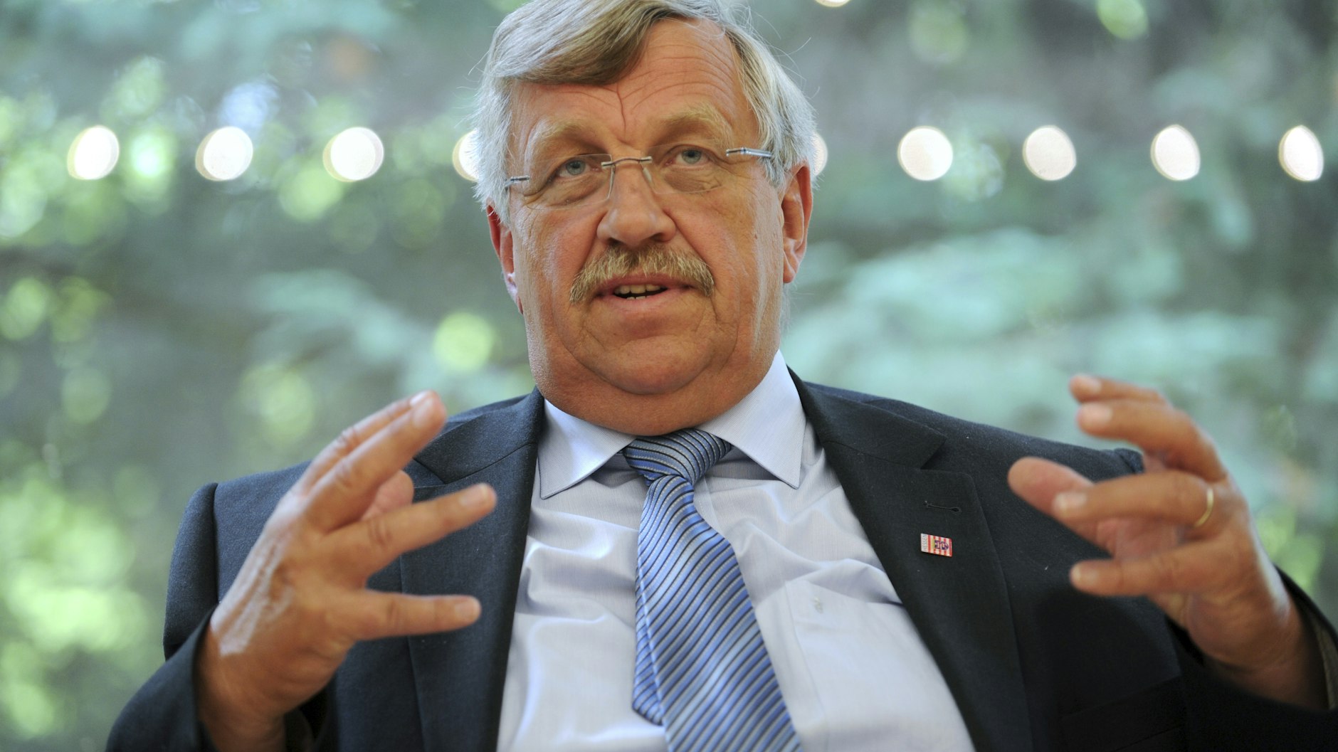 Regierungspräsident Walter Lübcke wurde in der Nacht vom 1. auf den 2. Juni 2019 auf der Terrasse seines Hauses durch einen Kopfschuss getötet.