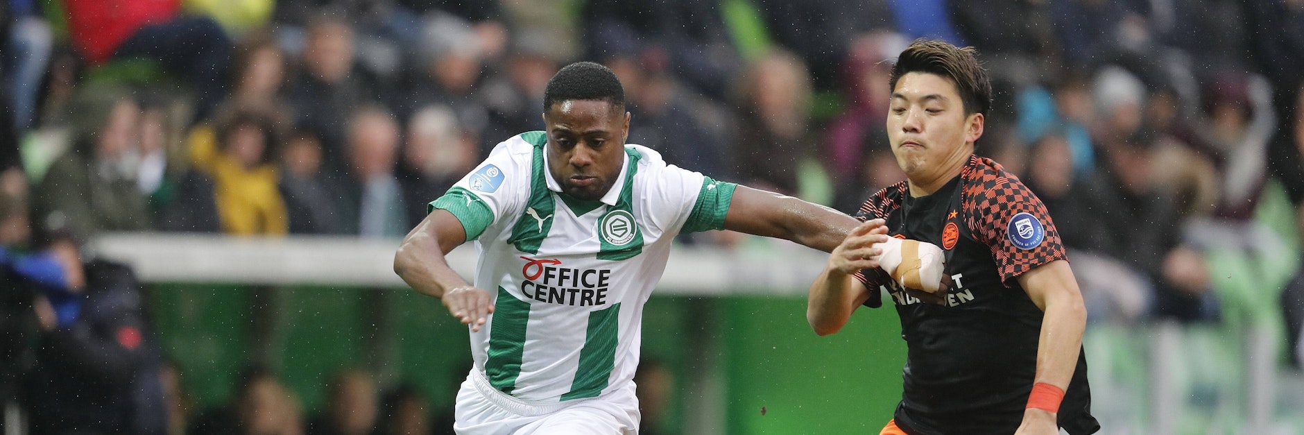 Rechtsverteidiger Deyovaisio Zeefuik (l.) vom FC Groningen soll Hertha nächste Saison verstärken.