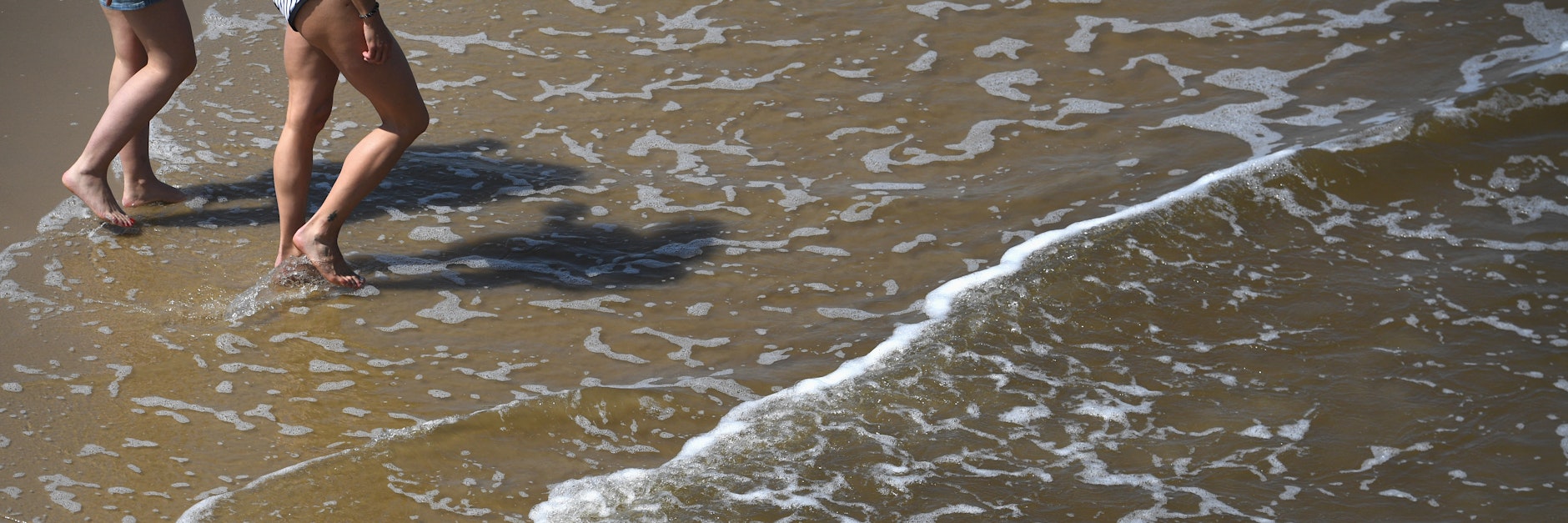 Abkühlung auf der Insel Usedom. Eine Infektion mit sogenannten Vibrionen kann beim Baden in der Ostsee zur Gefahr werden.