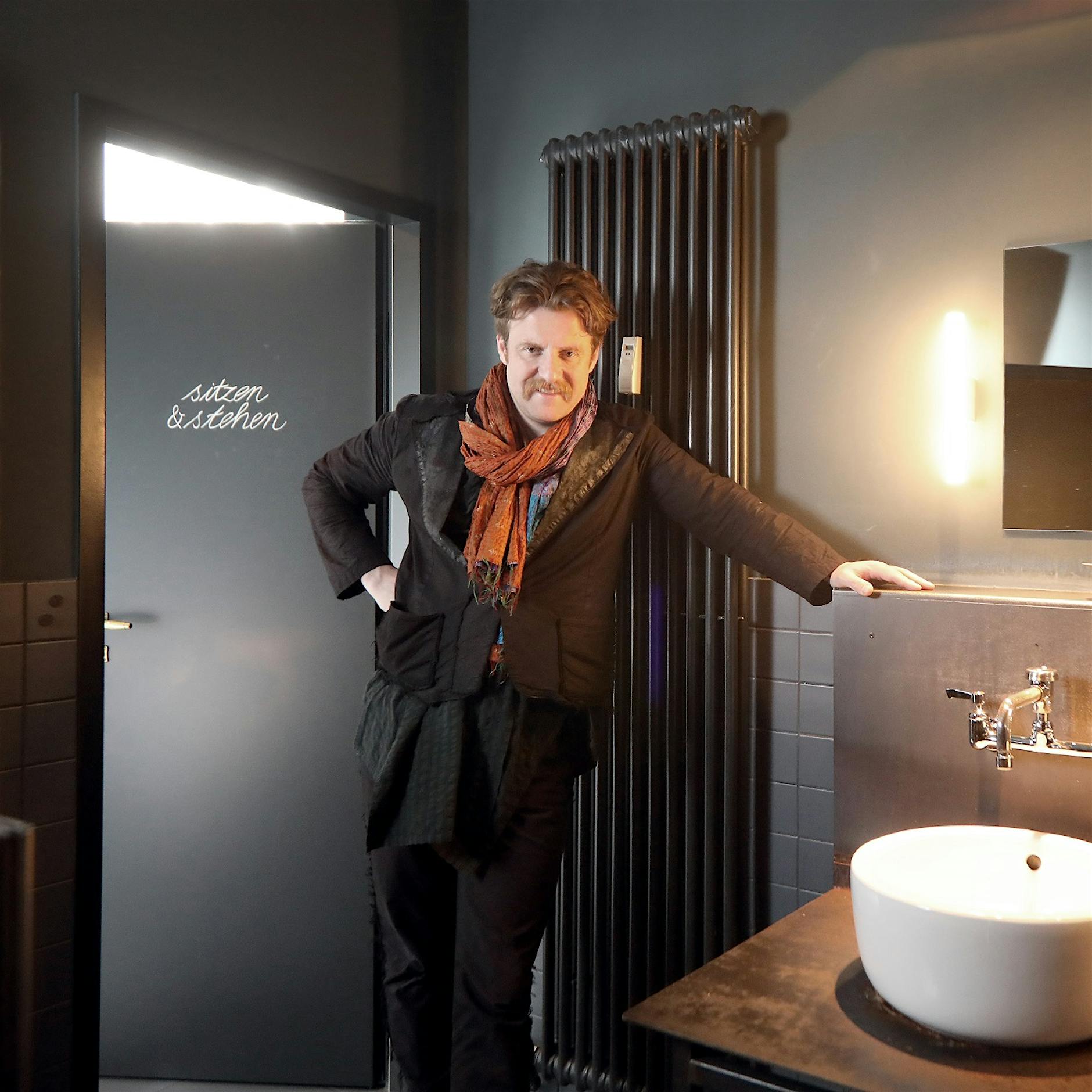 „Nobelhart & Schmutzig“ schafft Geschlechtertrennung auf Toiletten ab