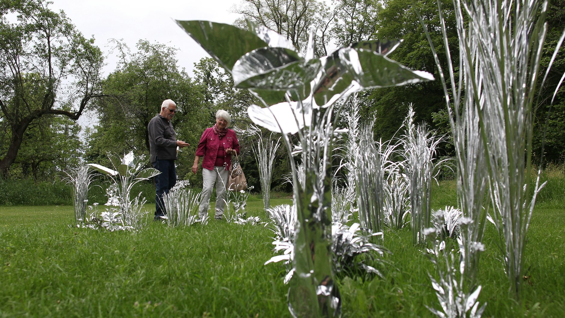 Toshihiko Mitsuya (Japan) . The Aluminium Garden-Structural Study of Plants. Auch ein Alugarten will gepflegt werden.&nbsp;