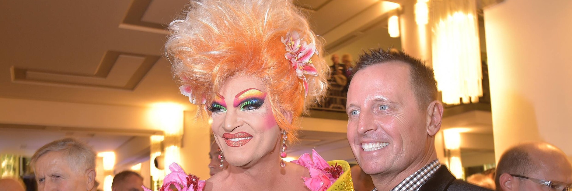 So schöne Zähne: Richard Grenell mit Drag Queen Olivia Jones bei der Premiere von VIVID im Friedrichstadtpalast 2018.&nbsp;&nbsp;