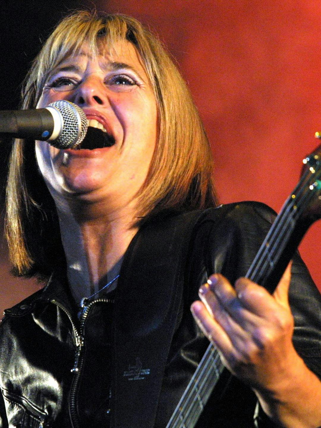 Sängerin Suzi Quatro 2001 auf der Oldie Nacht in Berlin