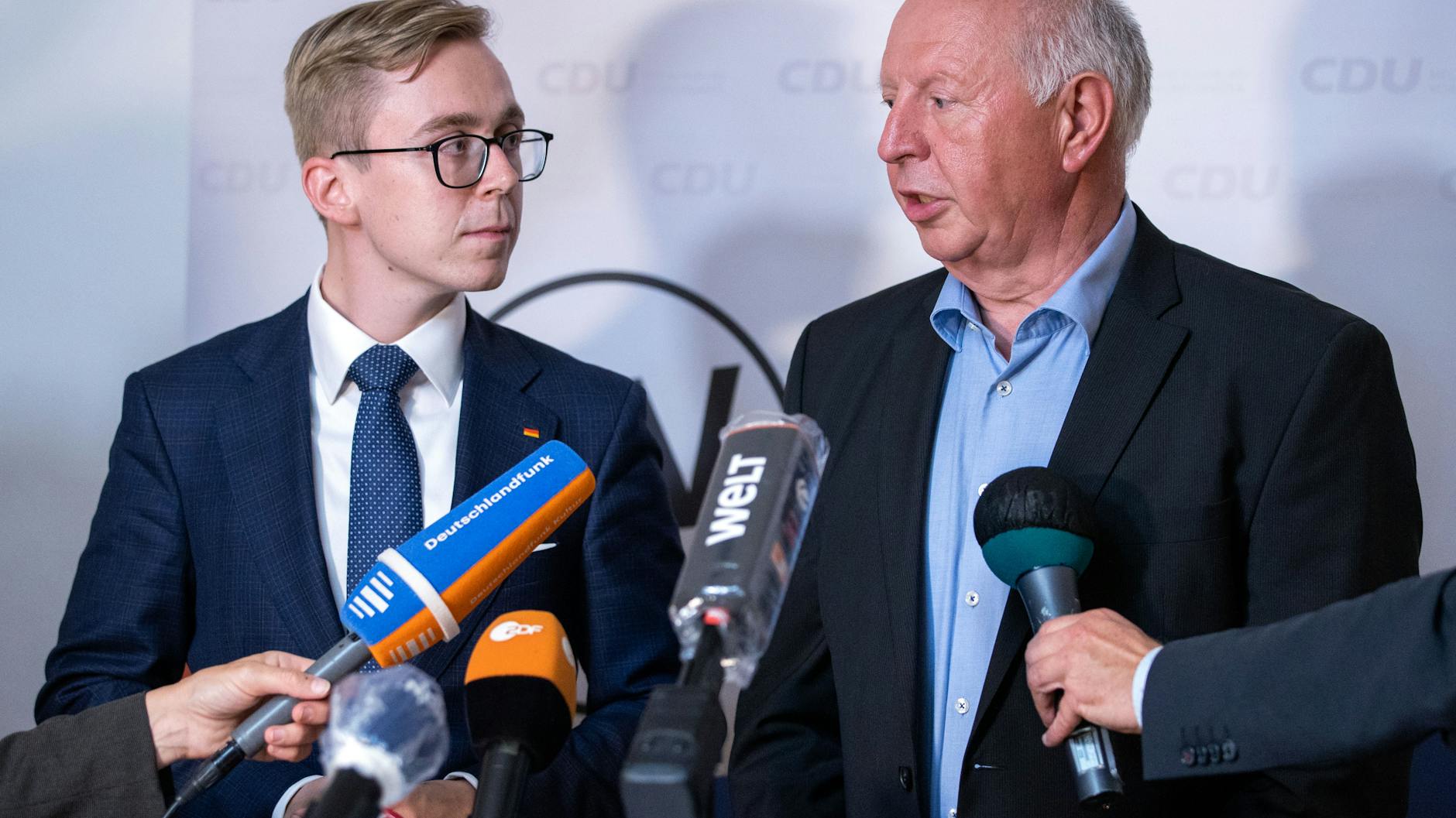 Der amtierende CDU-Landeschef Eckhardt Rehberg beim Pressetermin mit Amthor. Rehberg will dem CDU-Jungstar eine zweite Chance geben.