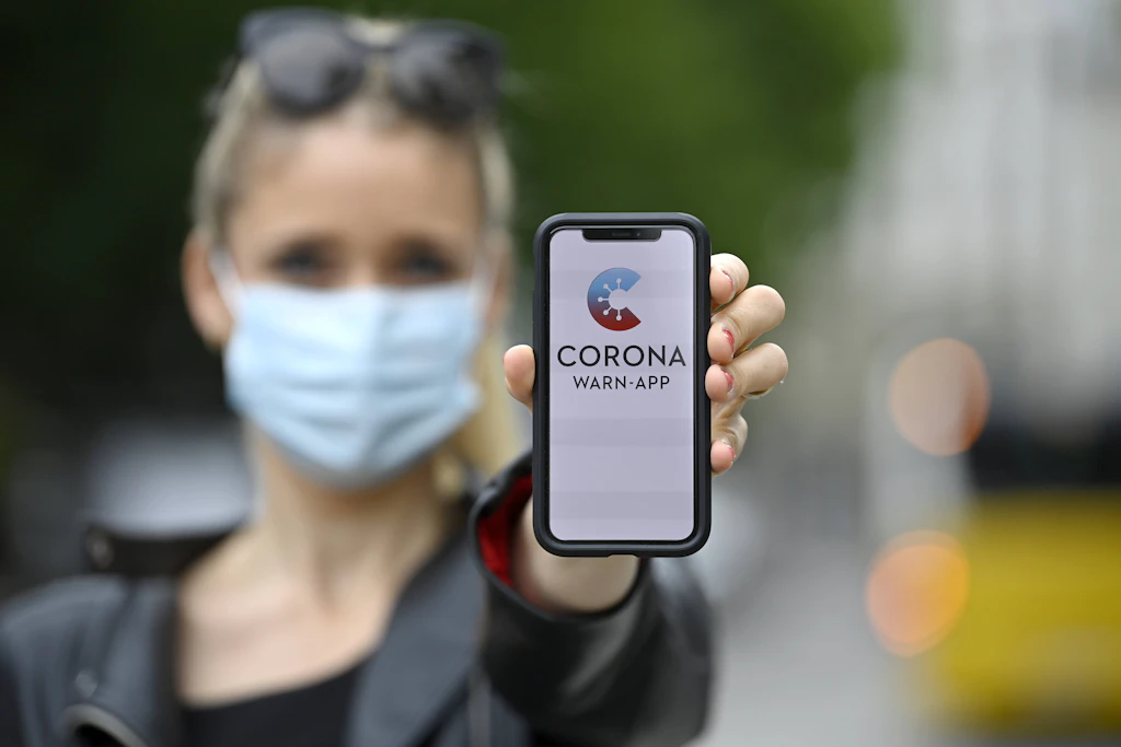 Corona-Warn-App alarmiert erste Nutzer