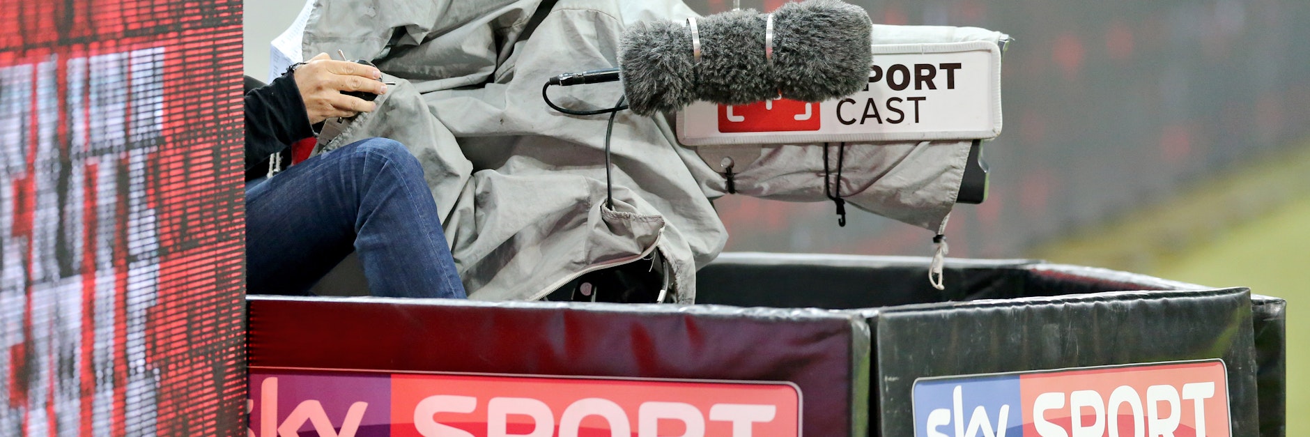 Sky sichert sich TV-Pakete der Fußball-Bundesliga, überträgt aber nicht mehr die Sonntagsspiele. Die gingen an DAZN.