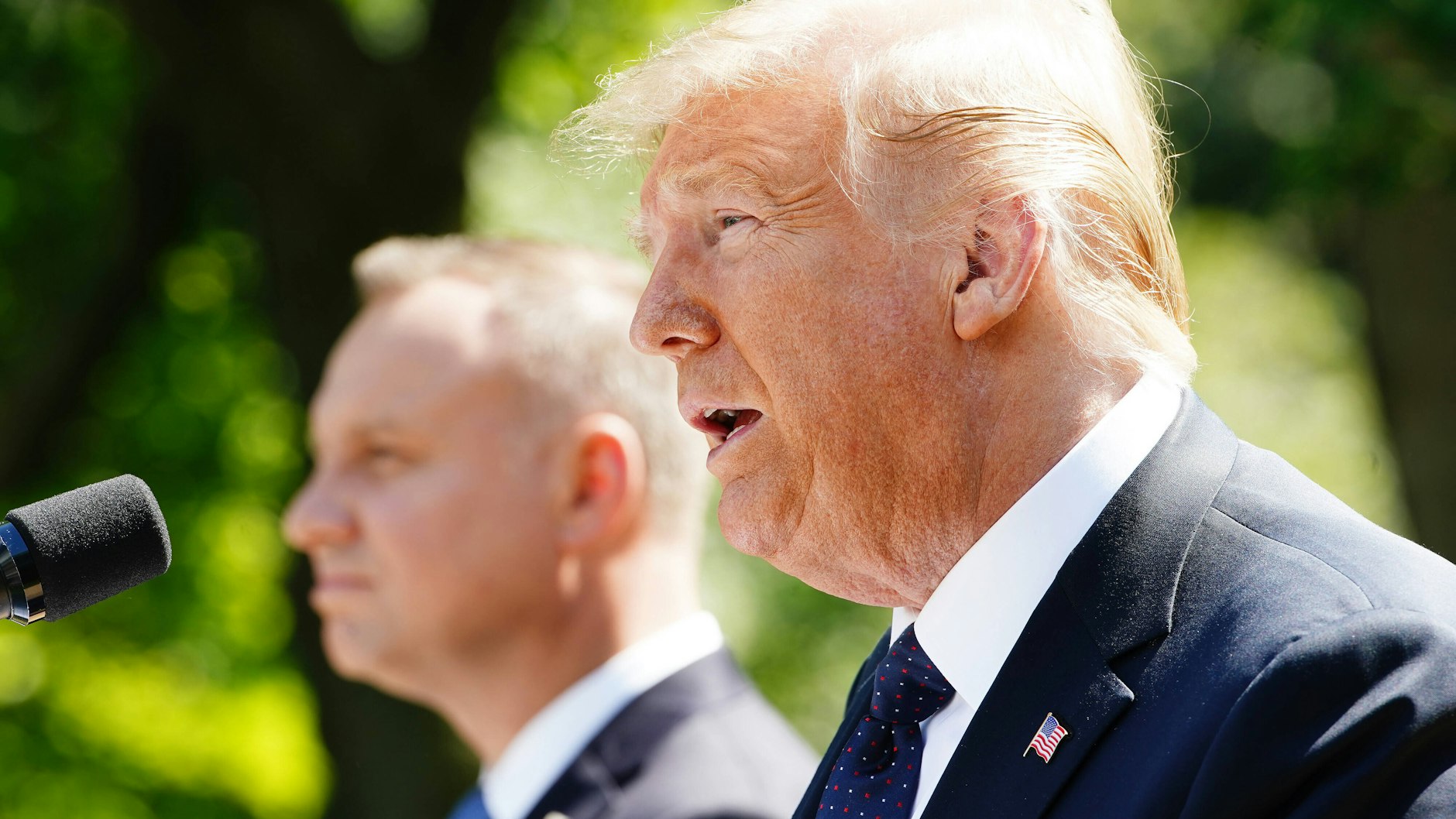 Der polnische Präsident Duda (l.) bei einer gemeinsamen Pressekonferenz mit US-Präsident Trump