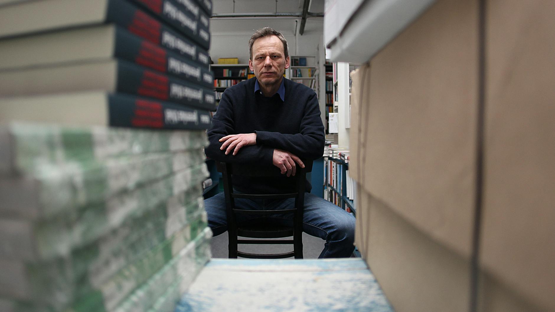 Thorsten Willenbrock in seinem Buchladen Kisch & Co in der Oranienstraße 25.<br>