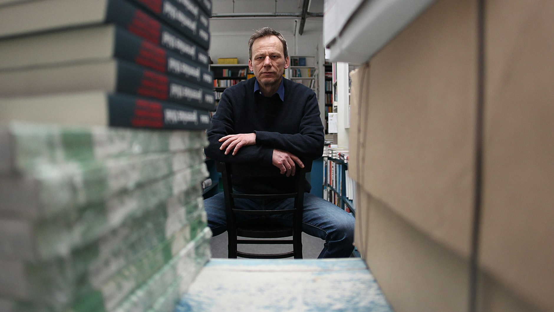 Thorsten Willenbrock in seinem Buchladen Kisch &amp; Co in der Oranienstraße 25.<br>