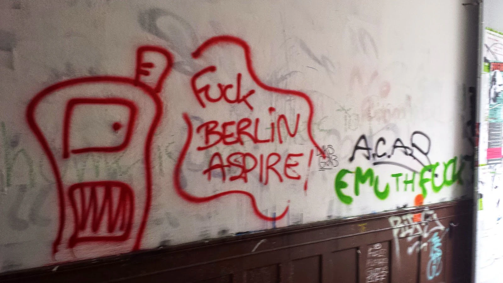 Das Haus in der Reichenberger Straße 114 gehörte auch zur Unternehmensgruppe Berlin Aspire. Die Bewohner protestierten jedoch lautstark gegen das Unternehmen.&nbsp;