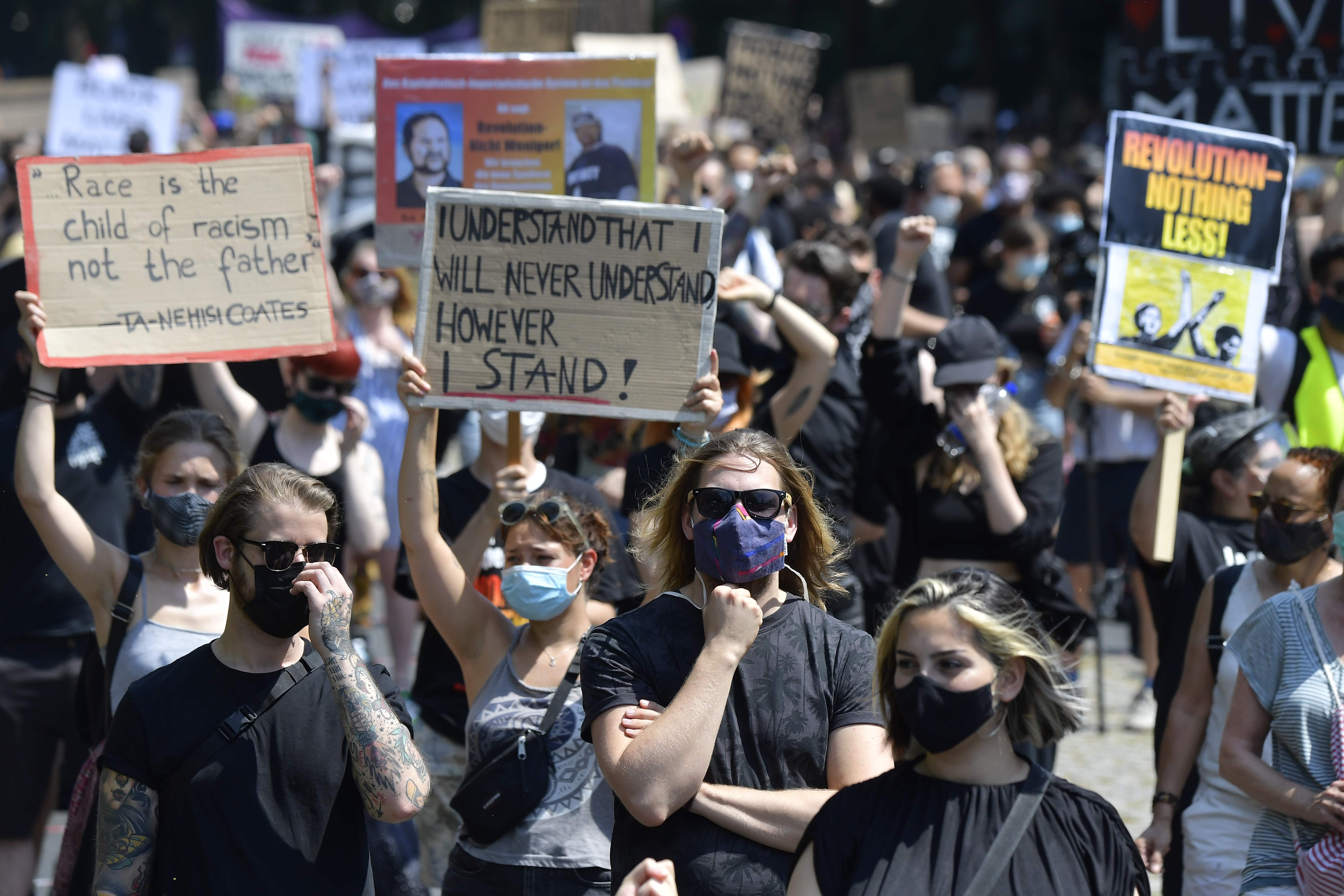 „Black Lives Matter“-Demo In Berlin: Mehr Als 1000 Menschen ...