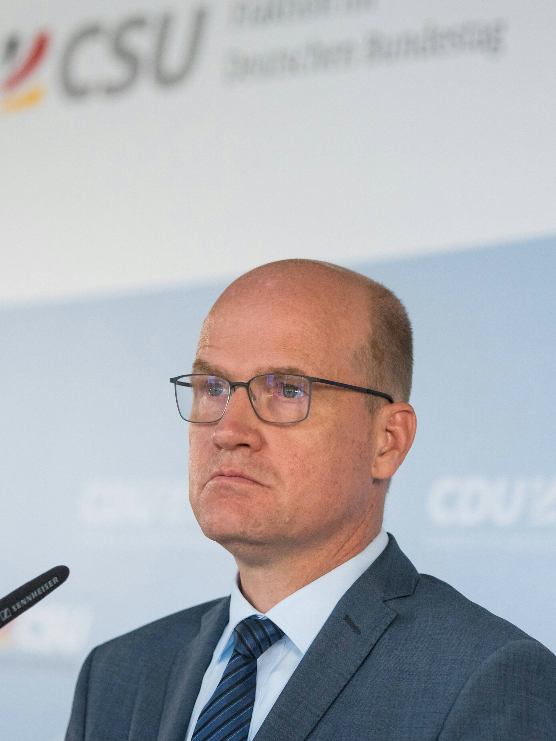 Unionsfraktionschef Ralph Brinkhaus ist nicht amüsiert, wenn er an ein 800-Leute-Parlament denkt.